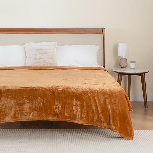 Miniatura 5 de Berkshire Blanket Cobija de terciopelo VelvetLoft sólida para cama, cobija de cama tamaño King, cobija suave y ligera de felpa para cama y sofá,