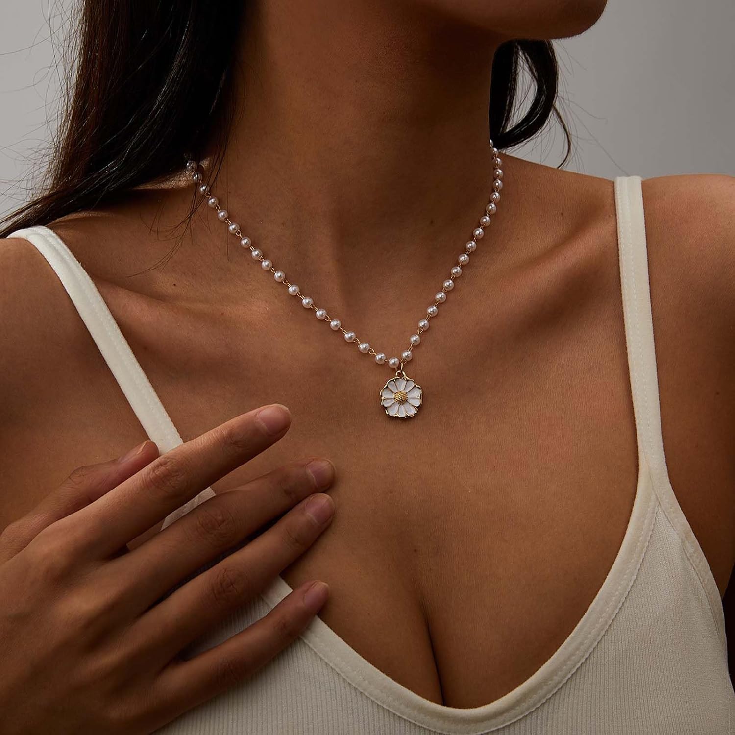 Bohemian Pearl Daisy Choker Necklace Enamel Sunflower Pendant Necklace White Pearl Necklace Retro Enamel Daisy Flower Necklace Jewelry for Women Gifts - Image 5