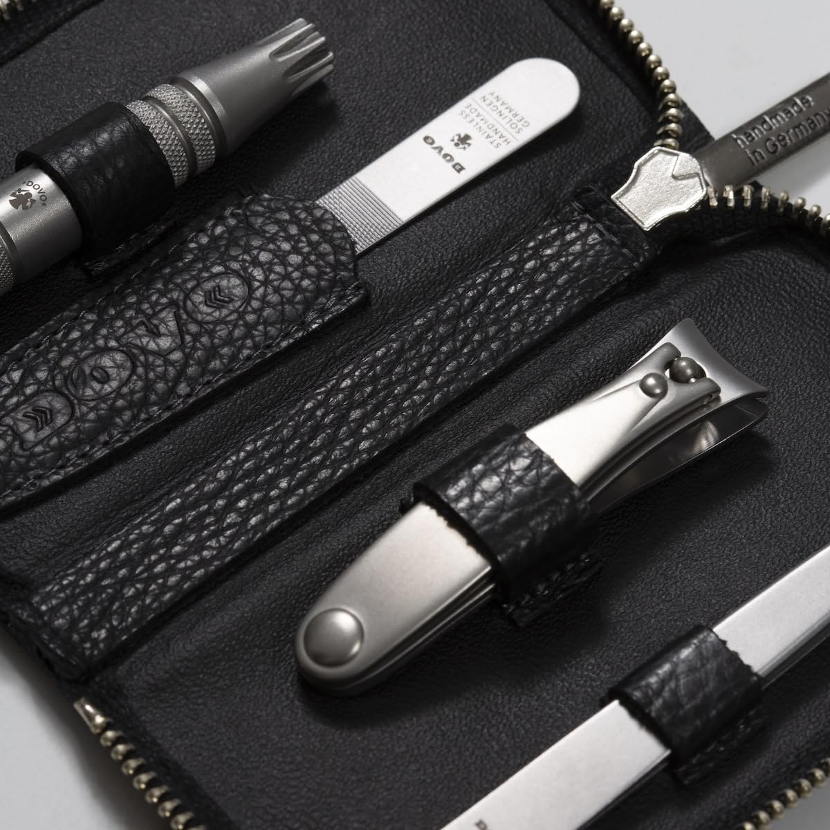 DOVO Set 4 - Luxus Pflegeset mit Nagelschere, Klipette Nasenhaarschneider, Pinzette und Nagelfeile im Lederetui