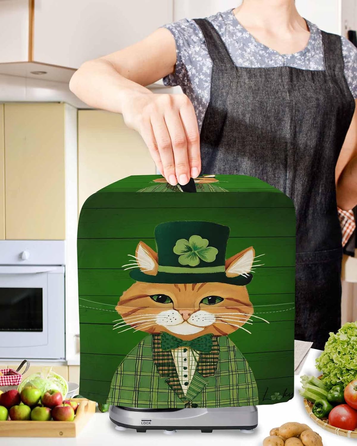 St. Patrick's Day Stand Mixer Cover with Storage Pocket, Waterproof Kitchen Mixer Covers, Cute Kitten Cats Shamrock Leaf Wood Green Kitchen Appliance Dust Cover Compatible with 5-8 Quart Mixers