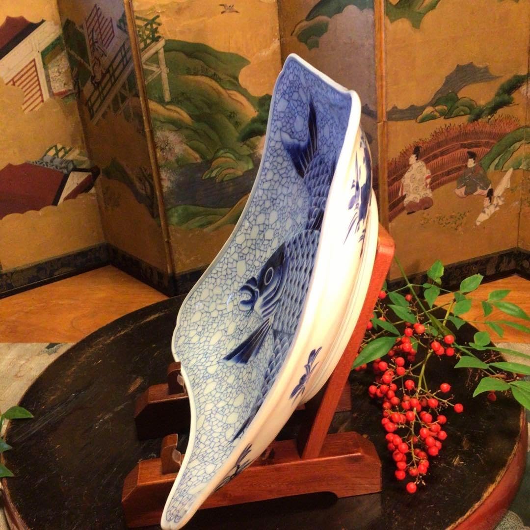 鍋島　松樹紋大皿　櫛高台 鍋島 松樹紋大皿 櫛高台 横幅 33.5㎝ 高さ 11.5㎝