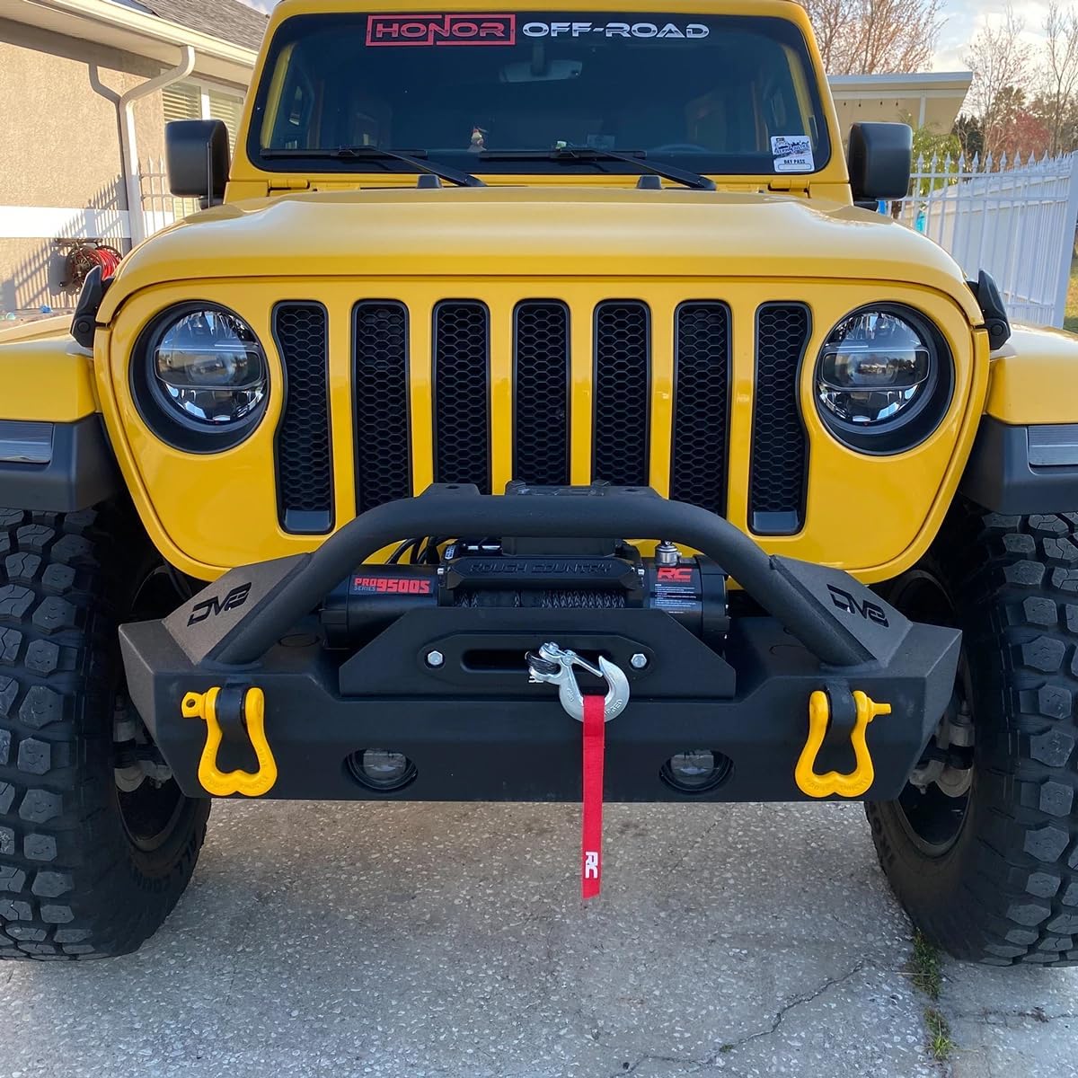 Moose Knuckle Offroad XL 3/4" Shackles | 10,000 lbs Capacity - High-Strength Carbon Steel 7/8" Pin Recovery Gear | Powder Coated Shackle Towing Accessories - Detonator Yellow