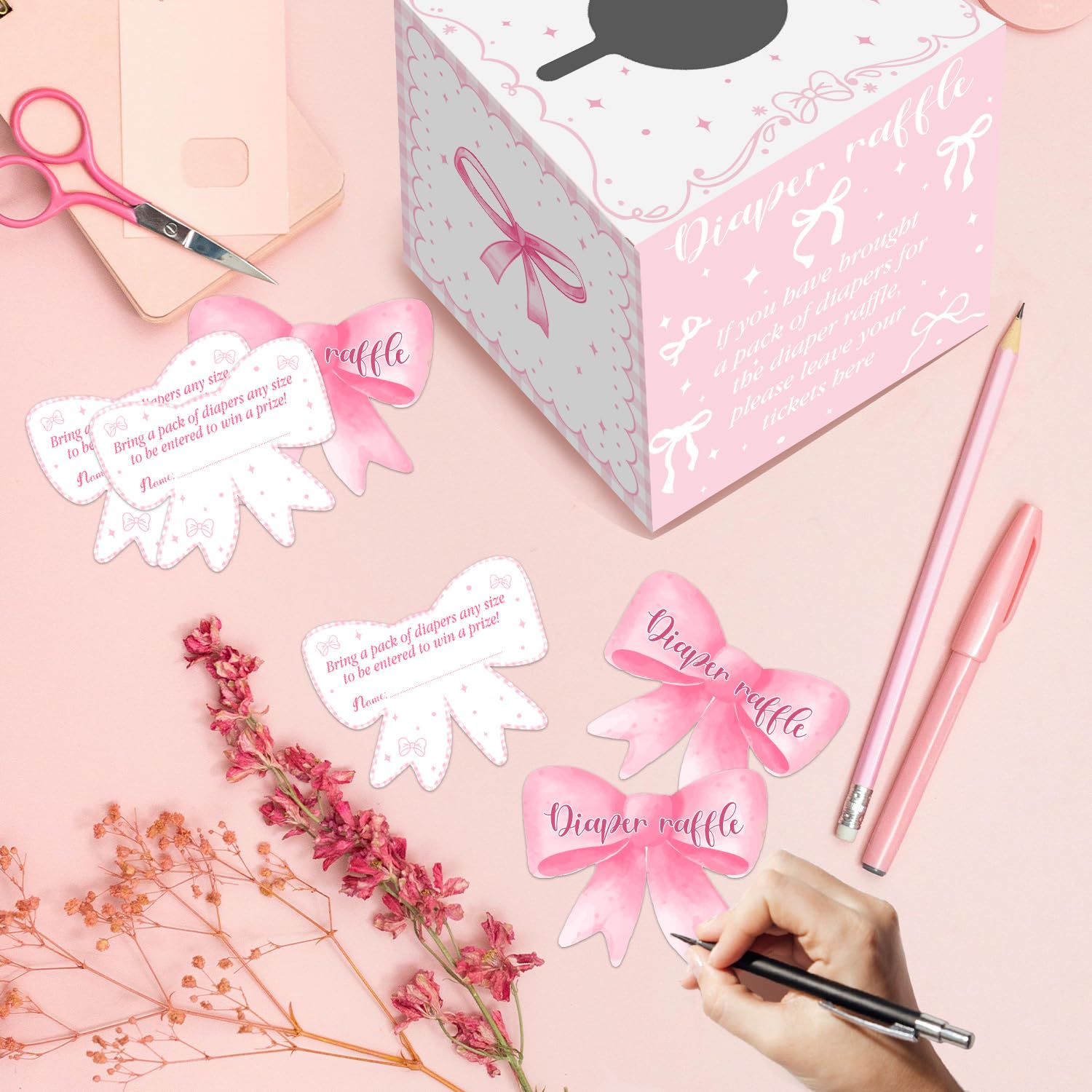 Decoraciones de baby shower con lazo rosa, caja de rifa de pañales para baby shower con 50 tarjetas de fiesta para niños, juego para niñas, decoración de baby shower, boletos de rifa de baby shower
