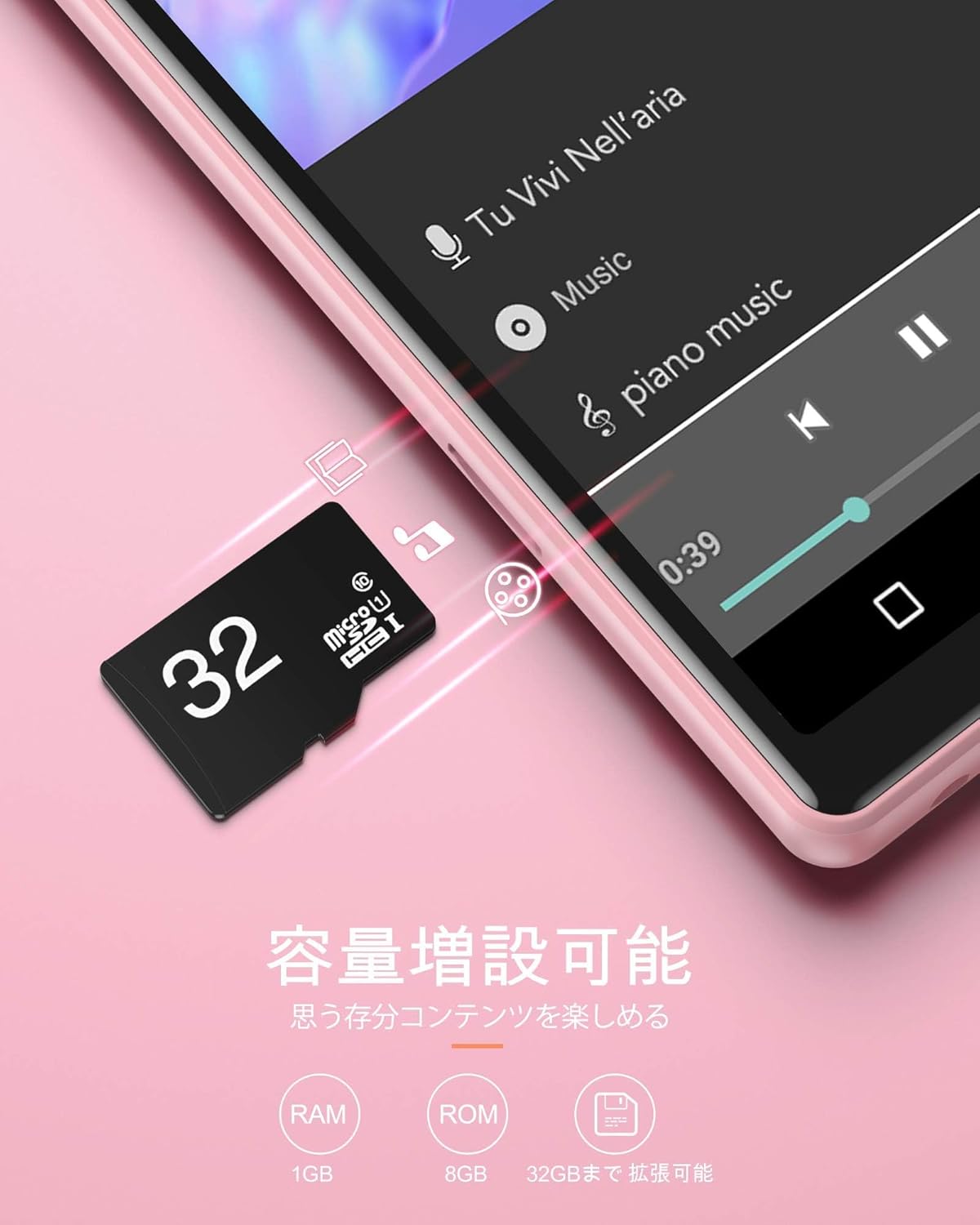 Une carte microSD est insérée dans le lecteur MP4 AGPTEK T05, illustrant ainsi la capacité de stockage extensible.