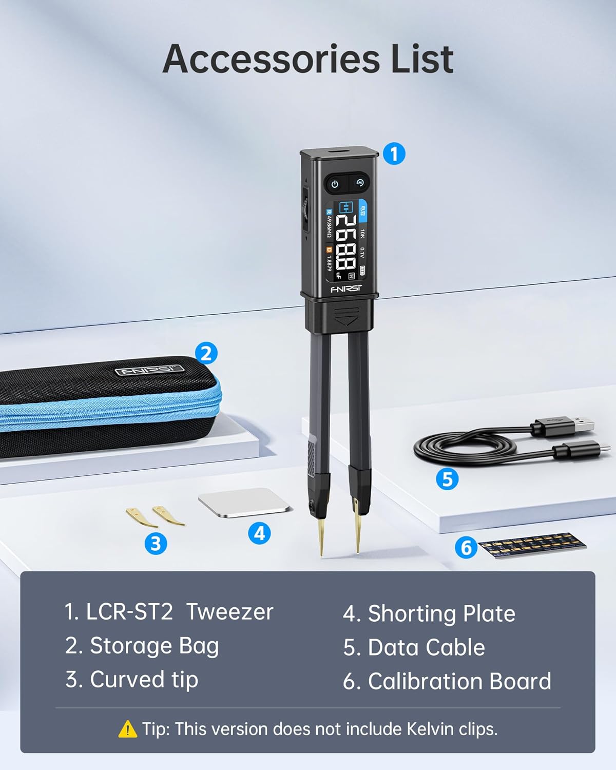 Obsah balení FNIRSI LCR-ST2 včetně pinzety, úložného pouzdra, zahnutých hrotů, zkratovací destičky, datového kabelu a kalibrační desky.