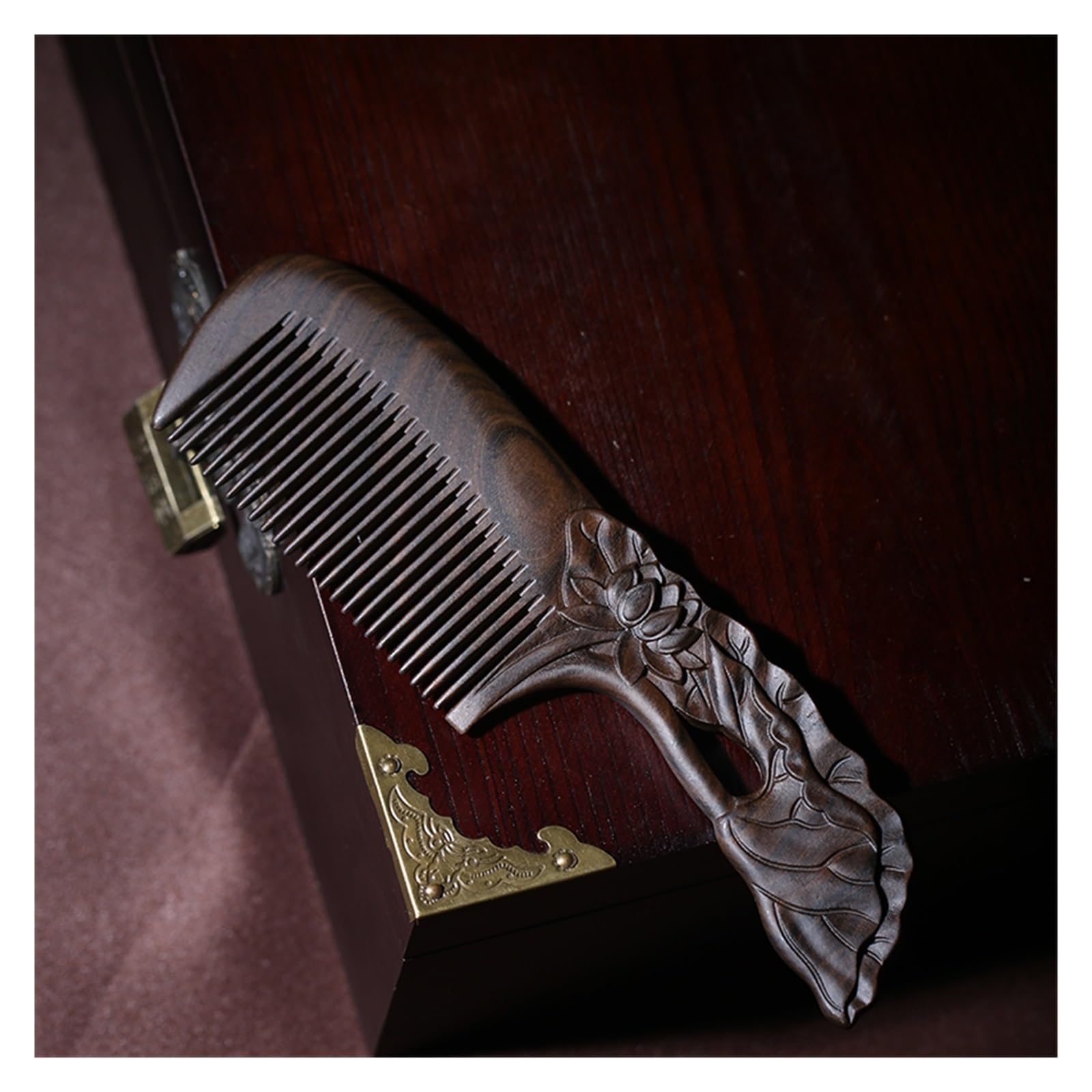 Peruka Grzebień Carved Portable Comb Solid Wood Styling Comb With Handle Long Hair Comb Suitable for All Hair Types Duże grzebienie do włosów