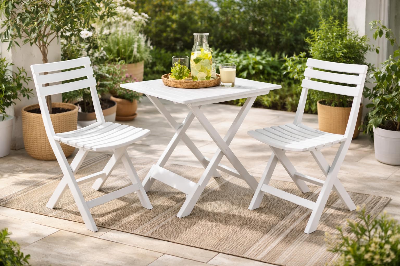 KURIL Conjunto Mesa y 2 Sillas Plegables de Jardín – Set Bistro Exterior para Terraza, Balcón o Piscina – Muebles de Jardín Plegables Resistentes y Compactos