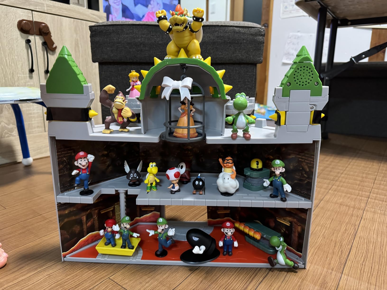 ルイージ フィギュア 約15cm スタンド付き Amazon.co.jp: 三英貿易