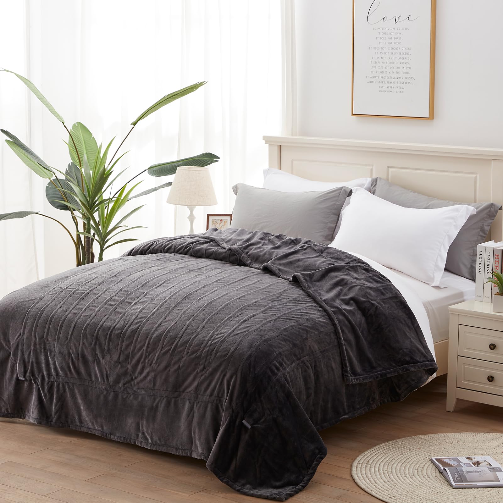 Westinghouse Twin heated blanket in charcoal