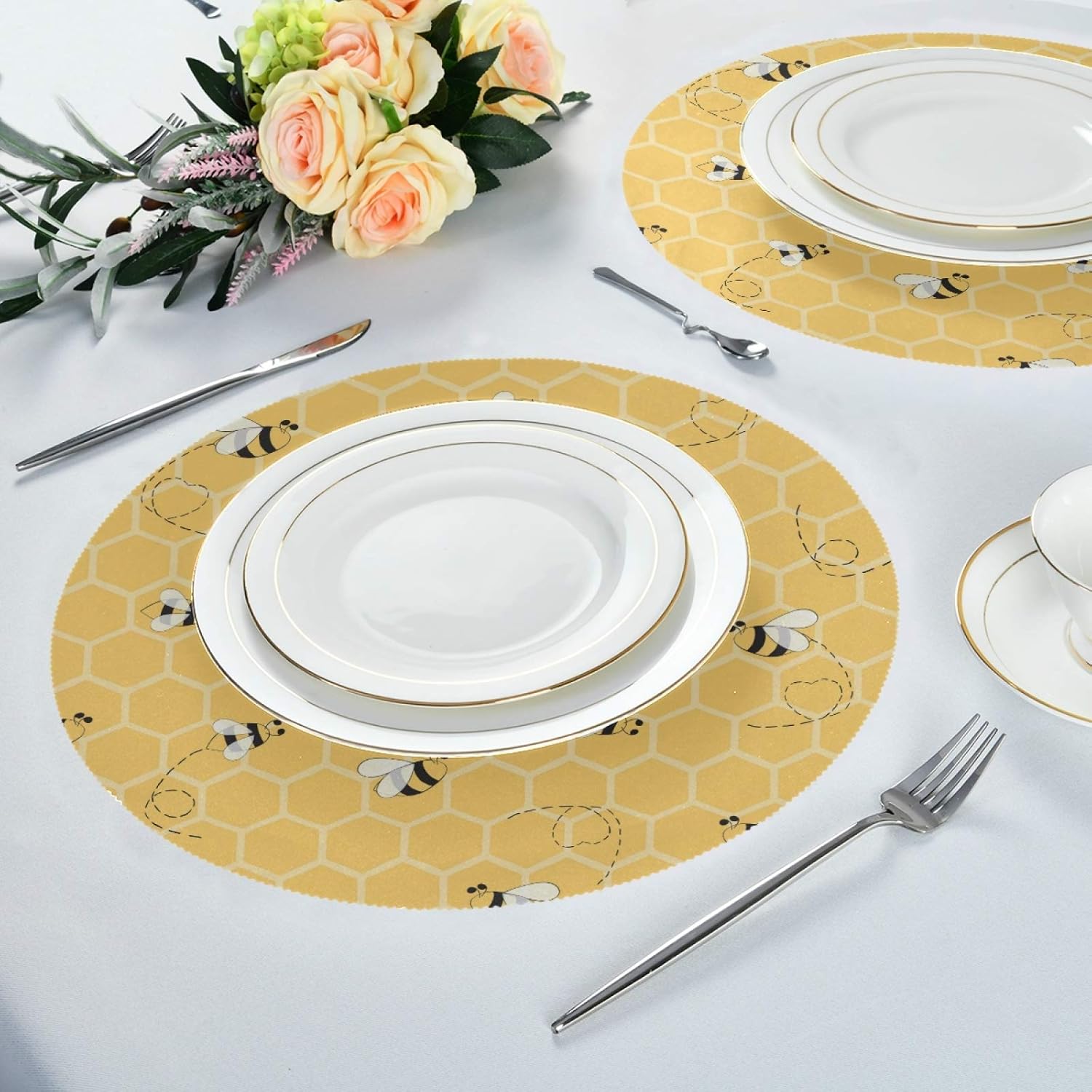 Round Placemat Set of 6 for Dining Table Yellow Honeycomb Bee Pattern Place Mat Heat Resistant Kitchen Table Mat for Party Home Decor Everyday Use Washable