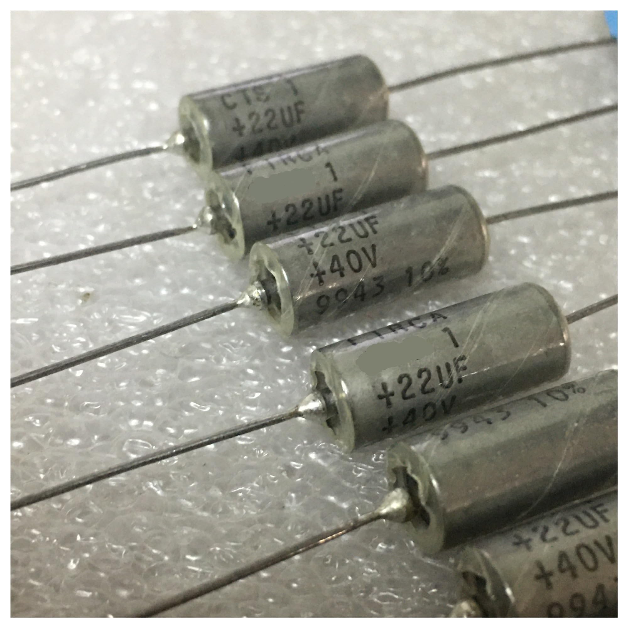Condensateur CTS1 22UF 40V axial pour vos montages et réparations électroniques