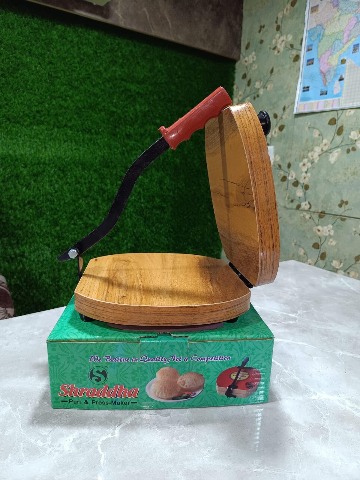 Wooden Manual Heavy Round Wooden Board Papad-Puri-khakhra Press Maker Plywood Machine with Iron Handle Roti Maker Press Machine with Handle for Kitchen Home