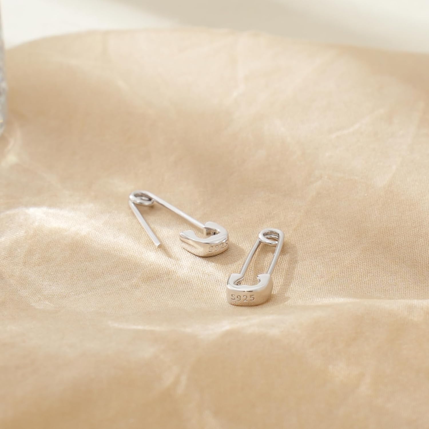 CHIC & ARTSY 925 Sterling Silver Safety Pin Earrings - Lightweight Comfortable Punk Paperclip Cartilage Hoop Earrings, Trendy Industrial Style Jewellery for Women and Men