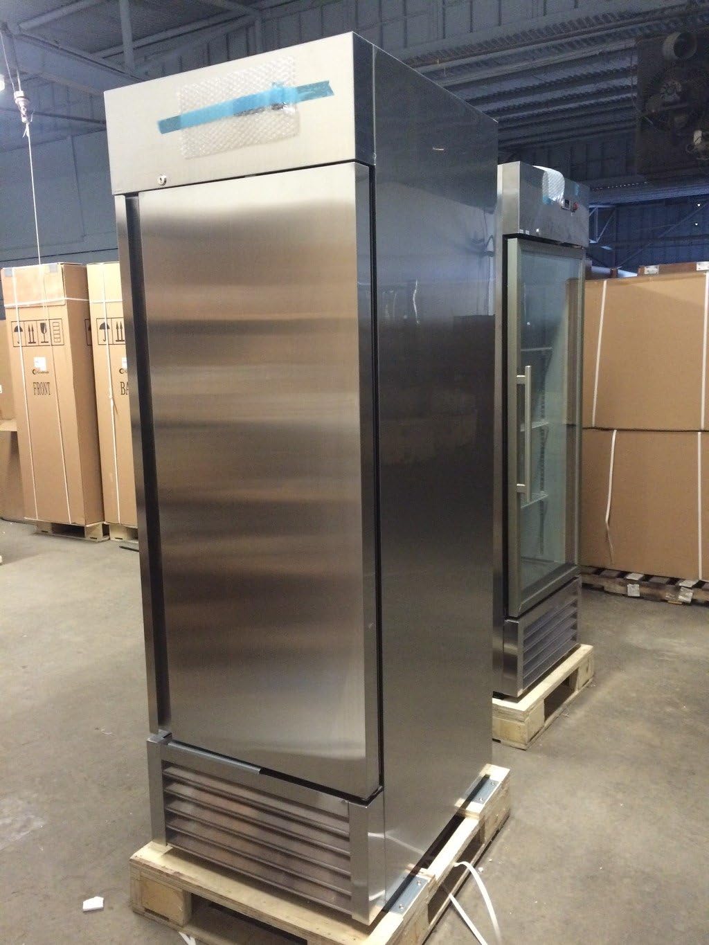 GenKraft Commercial Refrigerator - Single Solid Door 23 Cu.Ft. - for use in The Food Service Industry Such as Restaurants, Bars, Food Catering, etc. GST23BR