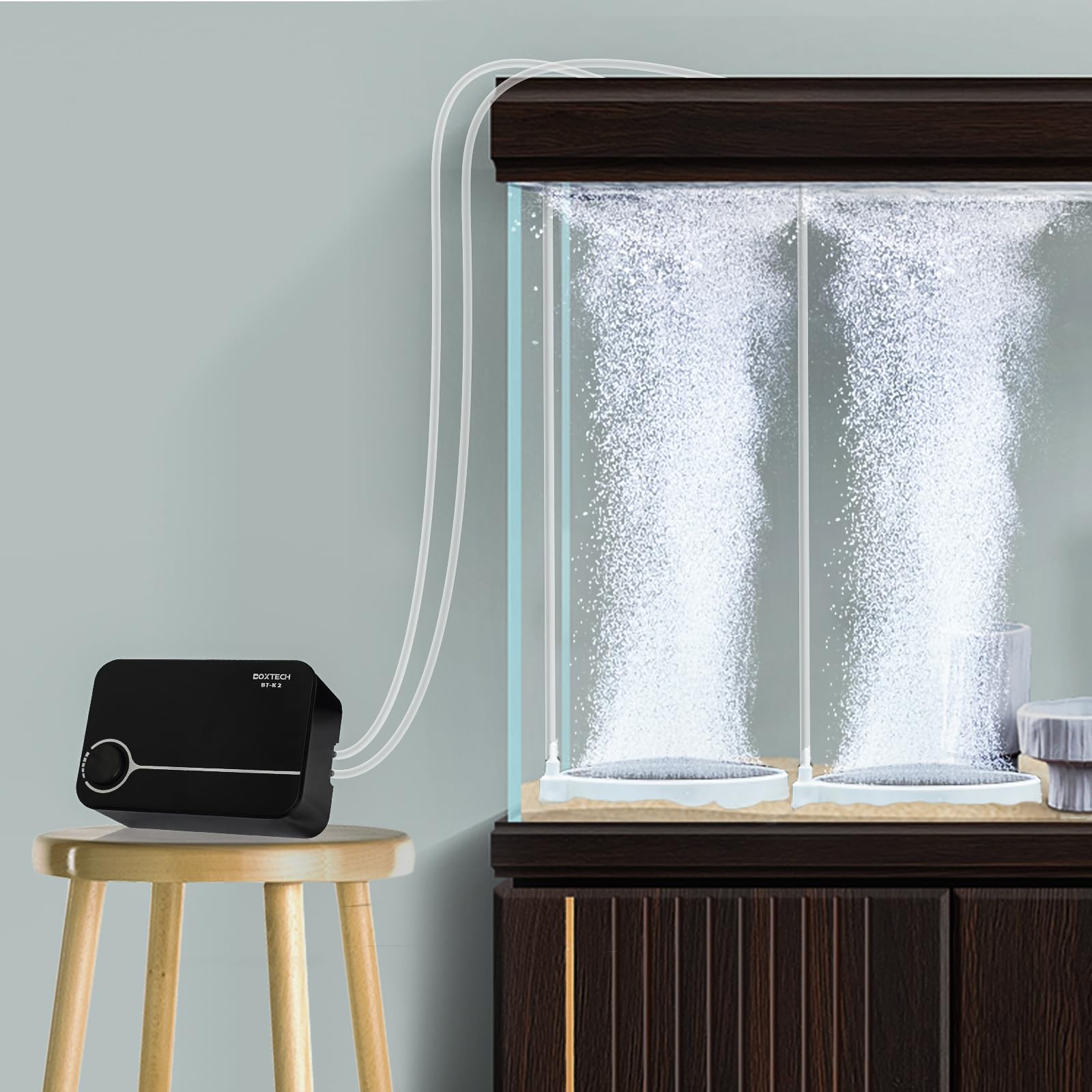 Boxtech Oxygénateur d'aquarium ultra silencieux avec flux d'air réglable, puissante pompe à air avec 2 sorties pour pomper des bulles d'air pour aquarium de 10 à 550 l