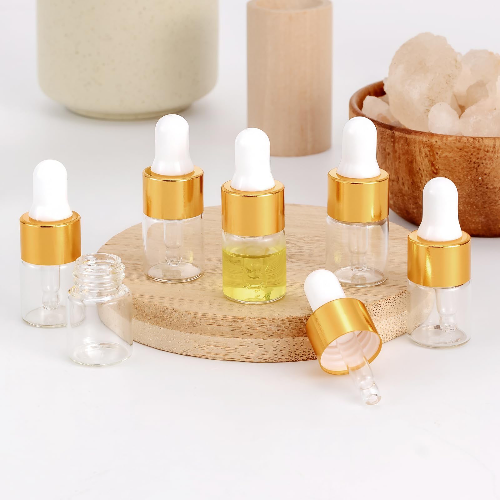 Kesell Confezione da 100 mini bottiglie contagocce in vetro trasparente da 2 ml, con contagocce, per oli essenziali, da viaggio, con 5 contagocce in plastica, contenitori con coperchio (oro)