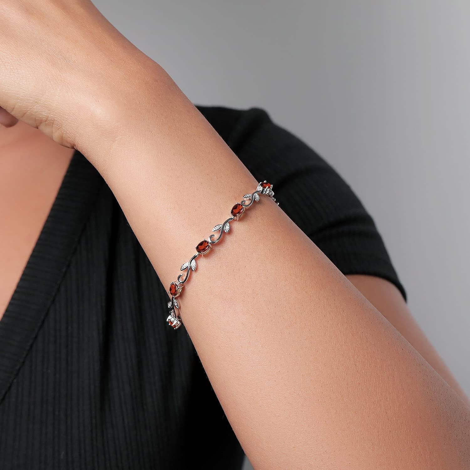 Gem Stone King 4.63 Cttw Red Garnet and White Diamond Greek Vine Tennis Bracelet For Women | 925 Sterling Silver | Gemstone Birthstone | 7 Inch | Oval 6X4MM | Fine Jewelry Gifts for Her Mom Women Wife