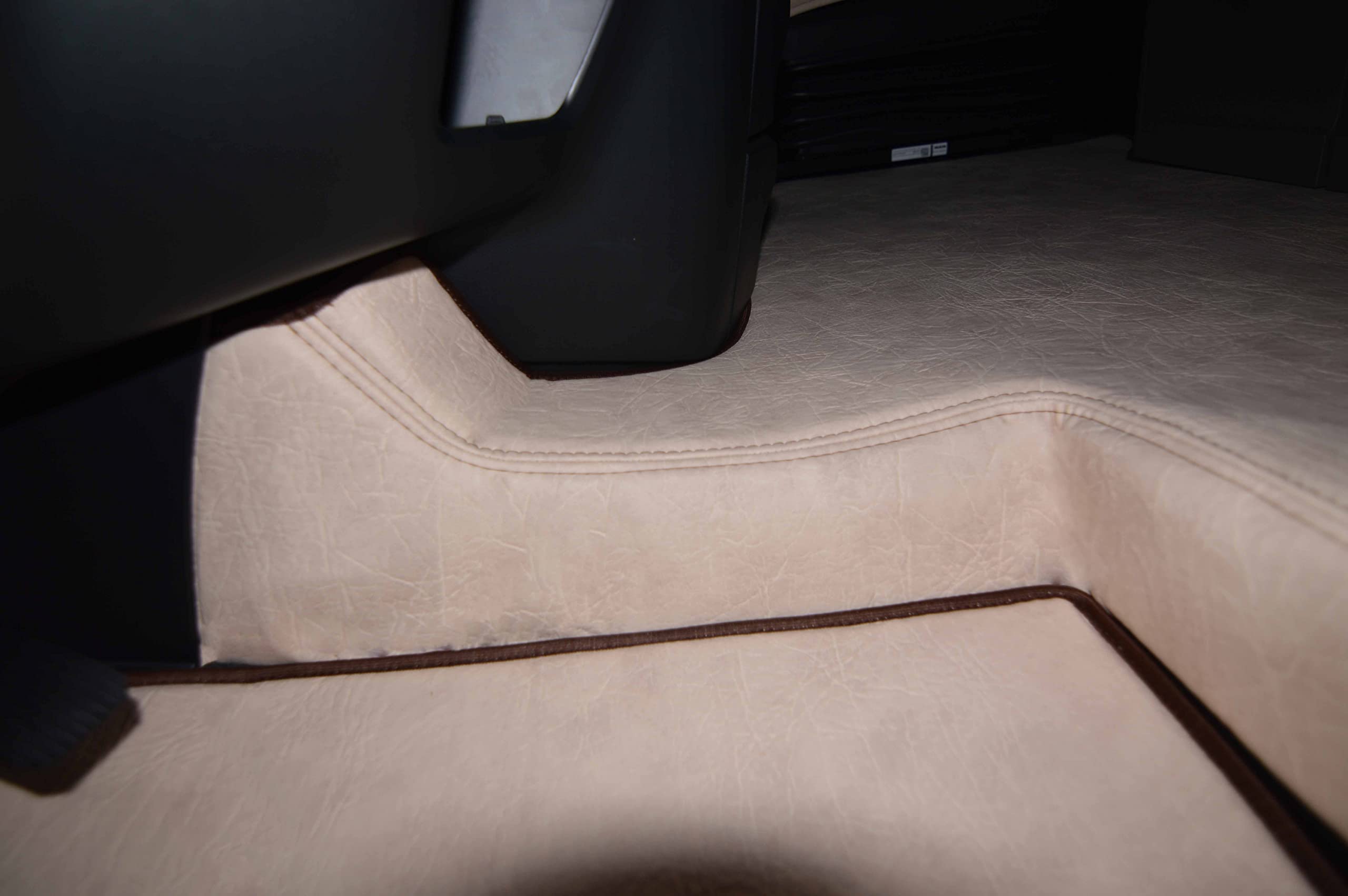 IKW Fußmatten für Man TGX ab 2020 aus Eco-Leder Beige | IKW Zubehör Innenraum - Zubehör aus Komfort-Schaum - Rutschfester Belag auf dem Gesamten Boden