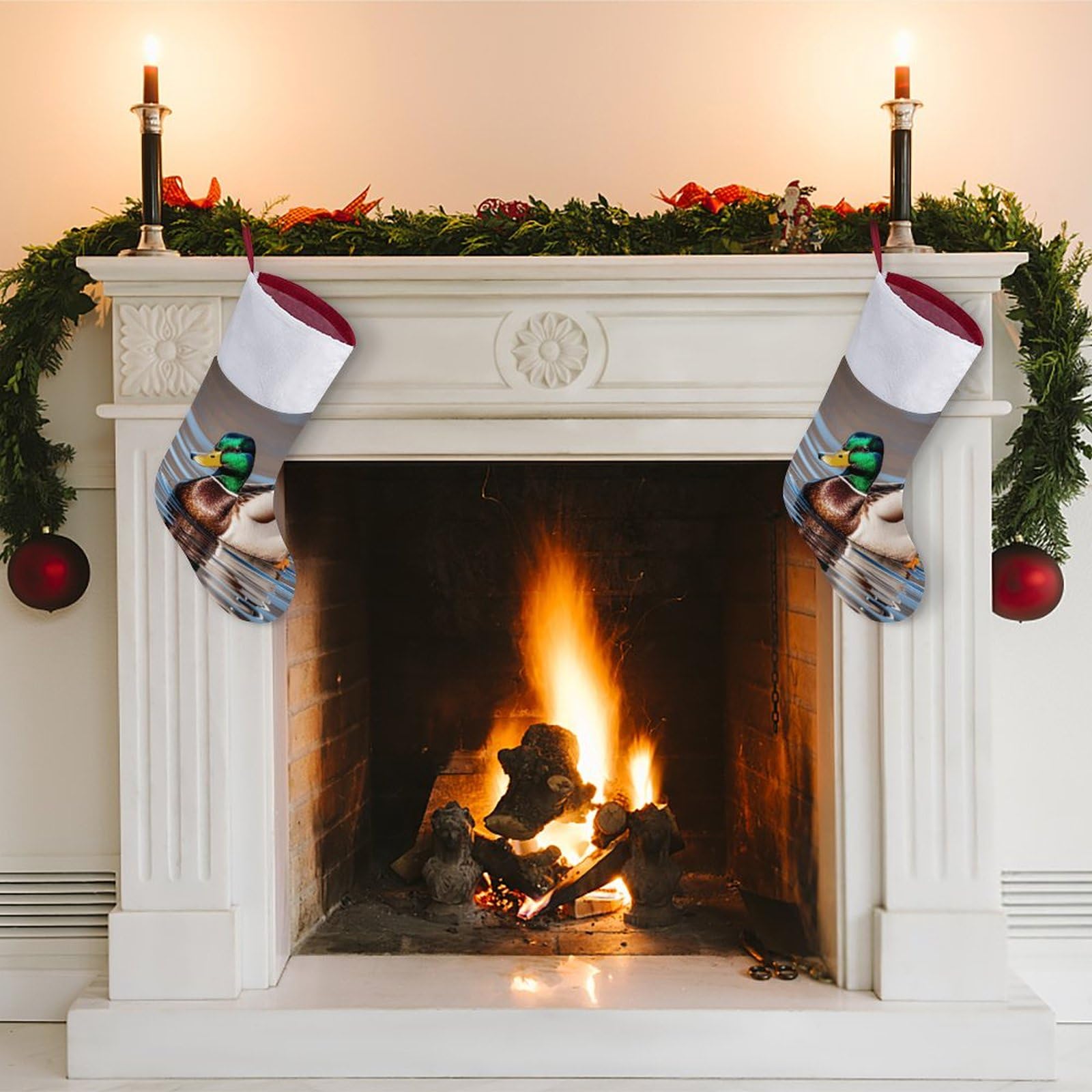 Chaussette De Noël Gothique Avec Manchette Blanche - 41 Cm, Pour Cheminée Ou Sapin - Décoration Festive