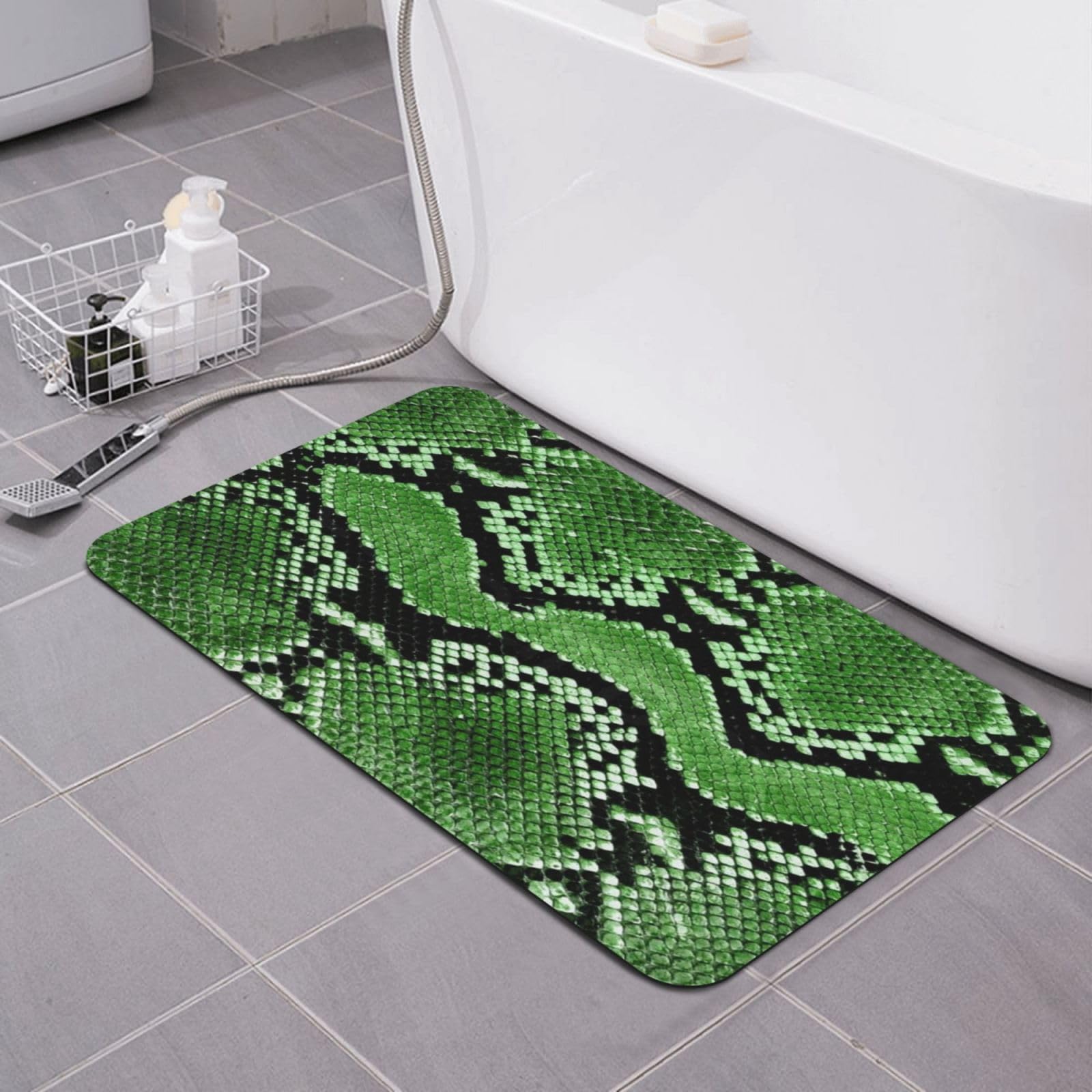 Tapis de diatomée vert effet peau de serpent pour sublimer le sol de votre cuisine et bain