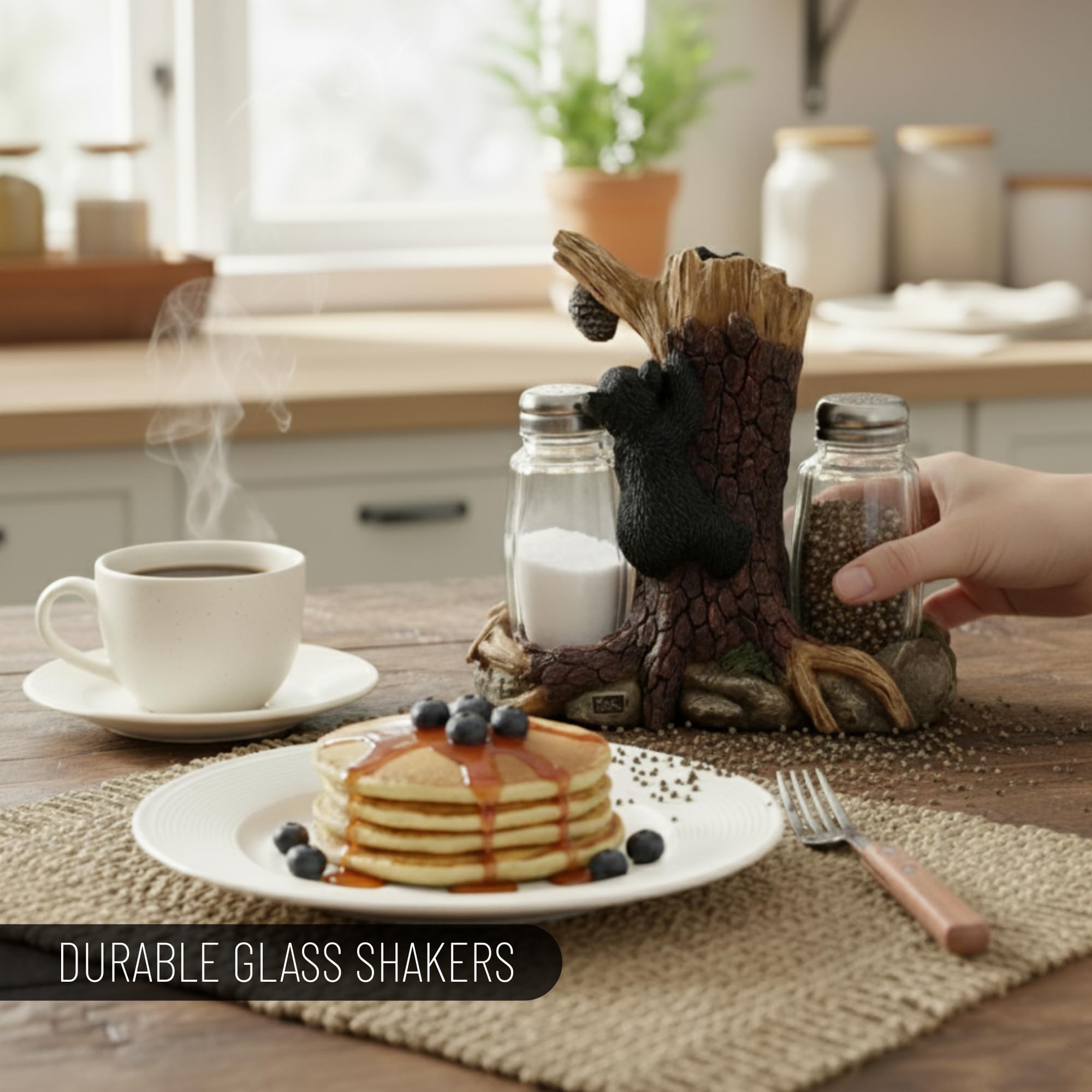 Pine Ridge Salero y pimentero de oso – Dos agitadores de vidrio, soporte de oso en árbol para especias y condimentos, para cocina, comedor o decoración de mesa