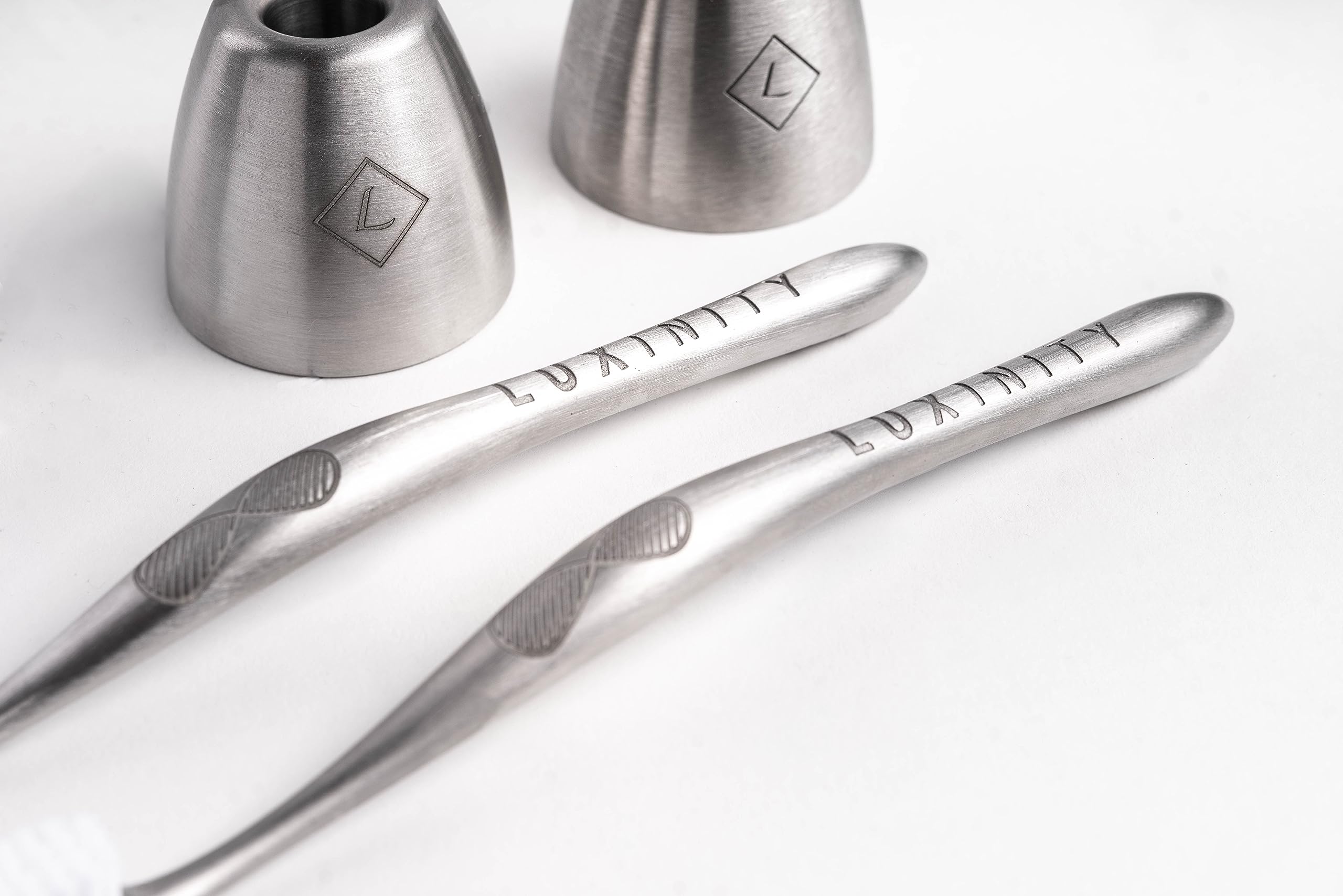 Spazzolino da denti manuale in acciaio inox con testa intercambiabile – Starter set con 1 testina di setola media "opaca", con incisione antiscivolo