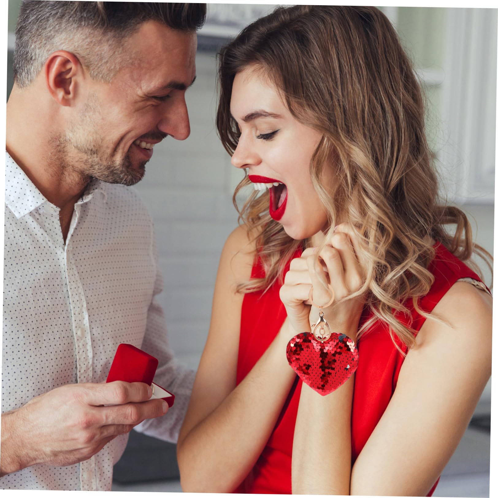 Mipcase Portachiavi a Forma di Cuore 24 Pezzi Paillettes Glitter Rosse Pendenti in Lega e Plastica, Accessori Moda per Uso Quotidiano e Regalo la Festa degli Innamorati