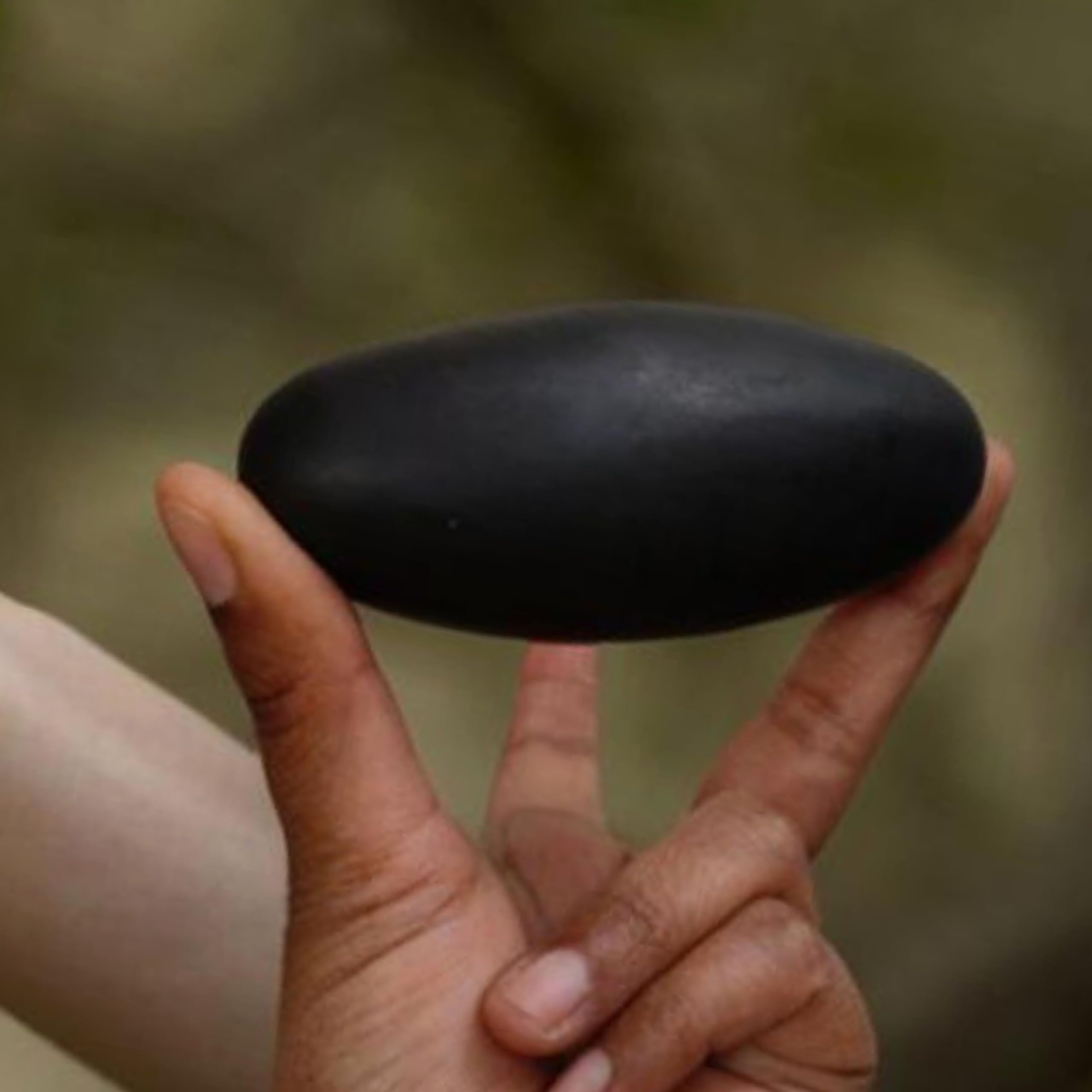 Amazon.co.jp: Narmada Shiva Lingam Stone 3インチ ブラック | シヴ