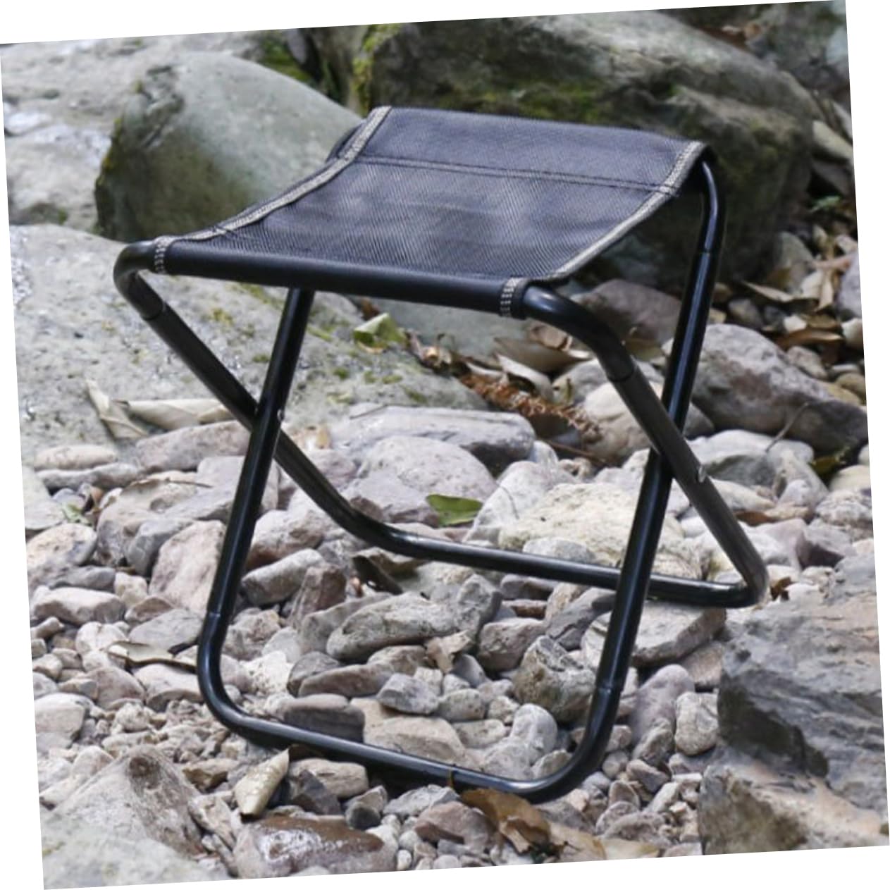 Alipis Sgabello Pieghevole da Campeggio Portatile, Piccolo e Leggero | Nero, Tela e Acciaio, Design Ergonomico Richiudibile, Vacanze Estive e Avventure Outdoor