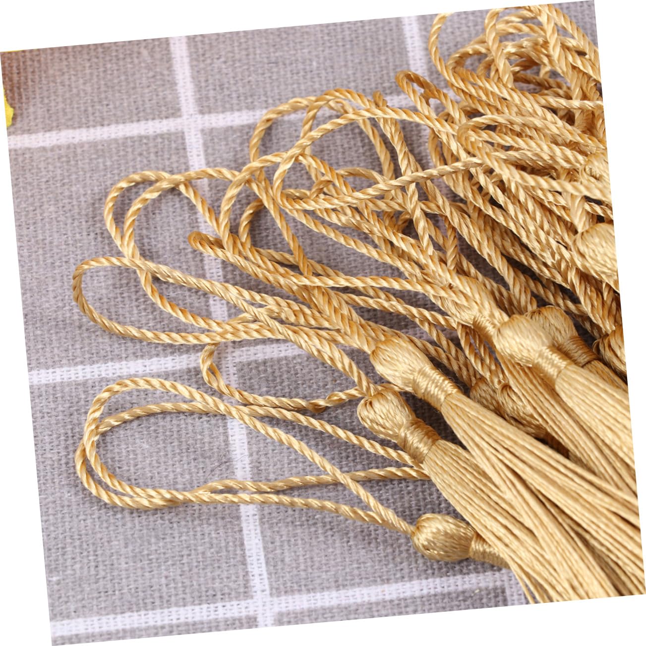 STOBOK 300pezzi Nappa Poliestere Per Fai Da Te Decorazioni Per Gioielli e Accessori Nappe Dorate Per Creazioni Artigianali e Segnalibri Per Braccialetti e Collane Accessori