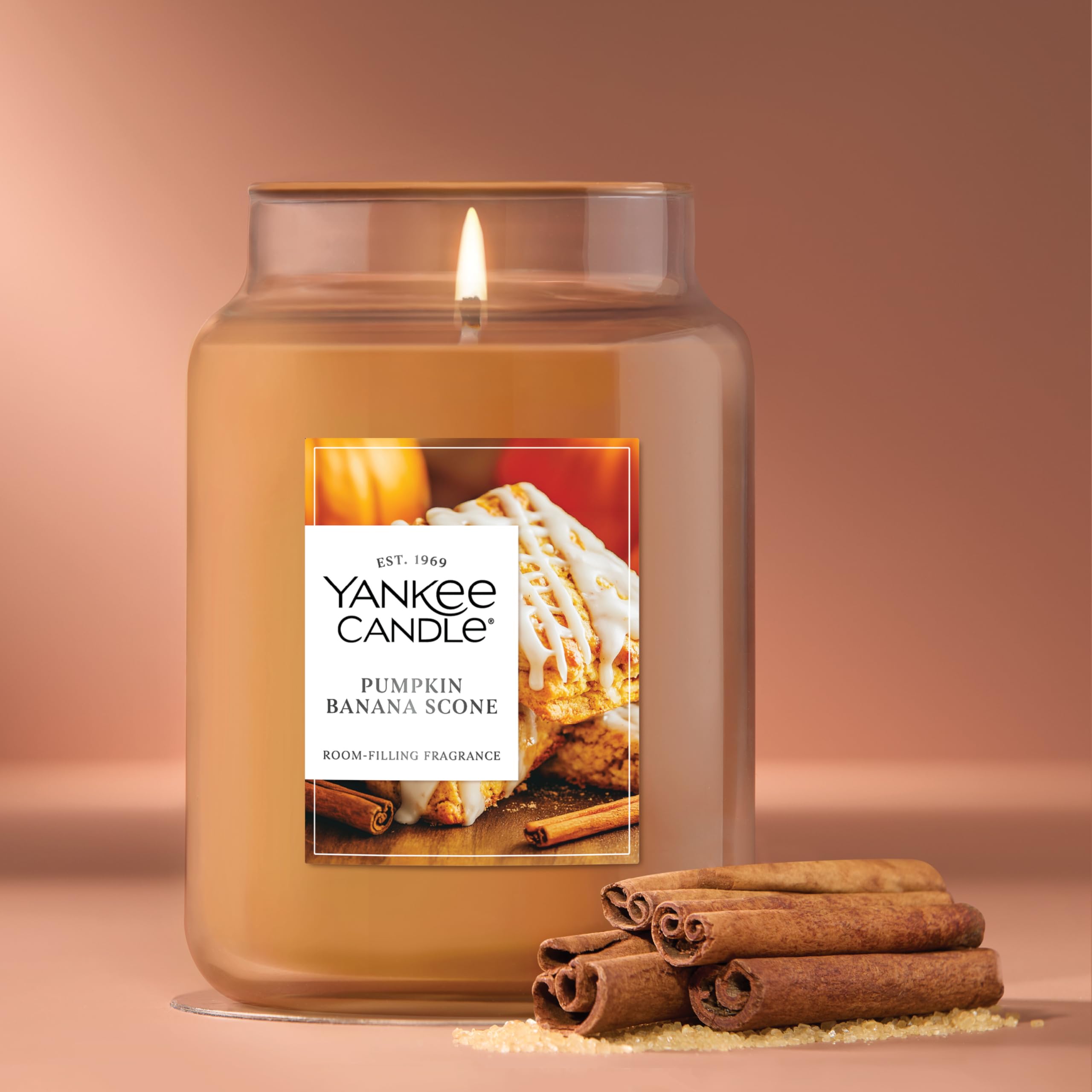 Yankee Candle Pumpkin Banana Scone, Herbstduftkerze, 625 ml, großes Glas mit bis zu 150 Stunden Brenndauer