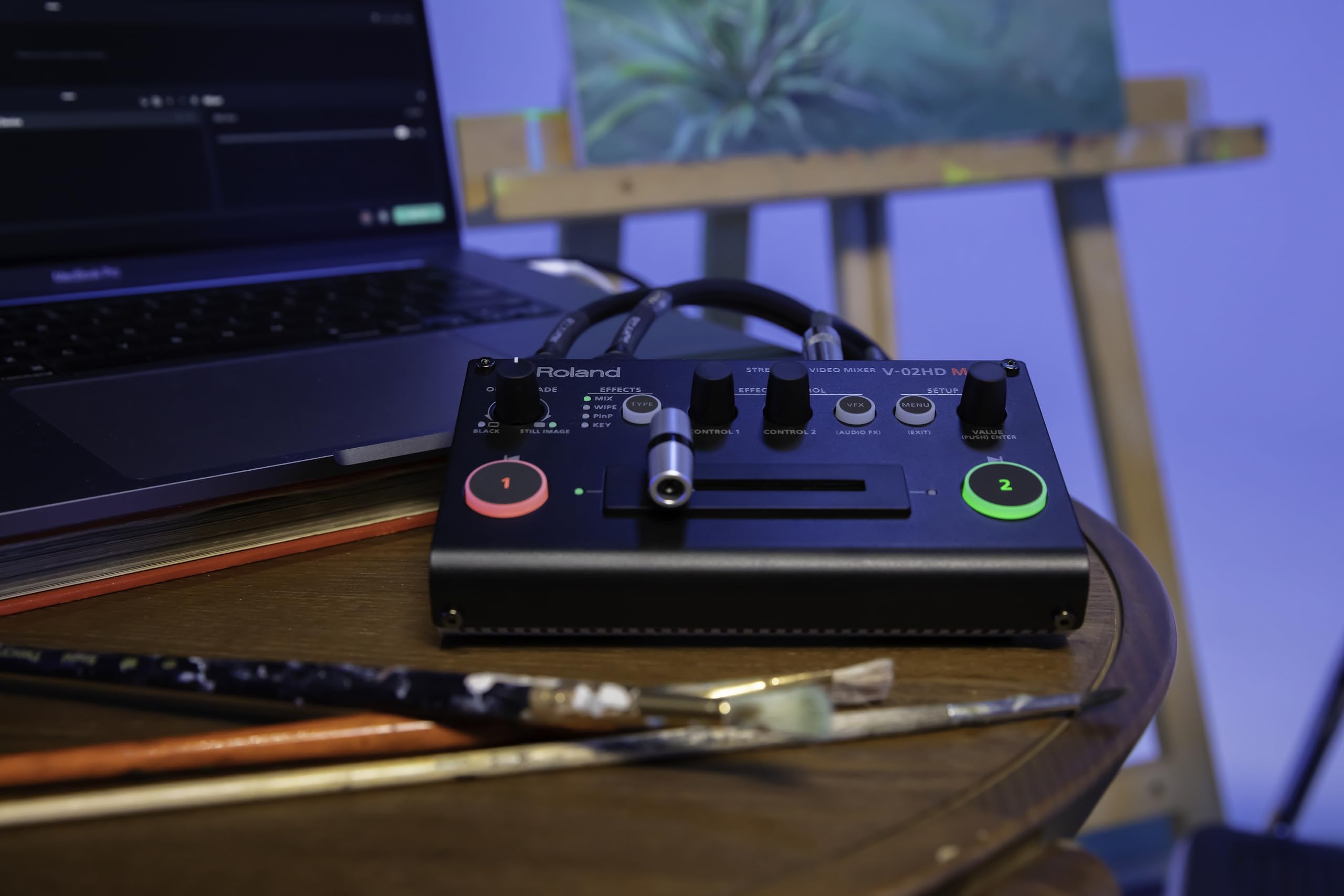 Roland V-02HD MK II – Streaming Video Mixer – La Soluzione Più Semplice al Mondo per il Livestreaming con Due Videocamere. Ideale per Didattica Online, Gamer