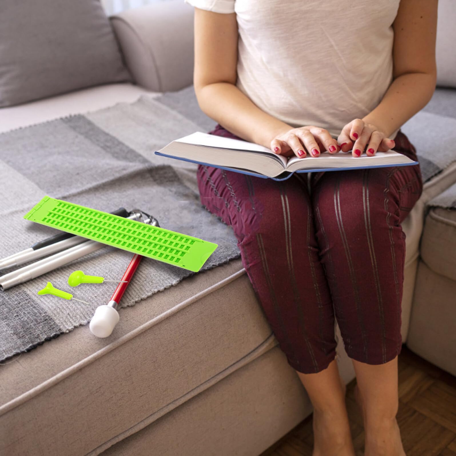 FUOYLOO Juego de tablero de escritura braille con 28 celdas, kit de diapasón braille de plástico con 2 lápices capacitivos para aprendizaje ciego y ayuda para discapacidad visual, color verde