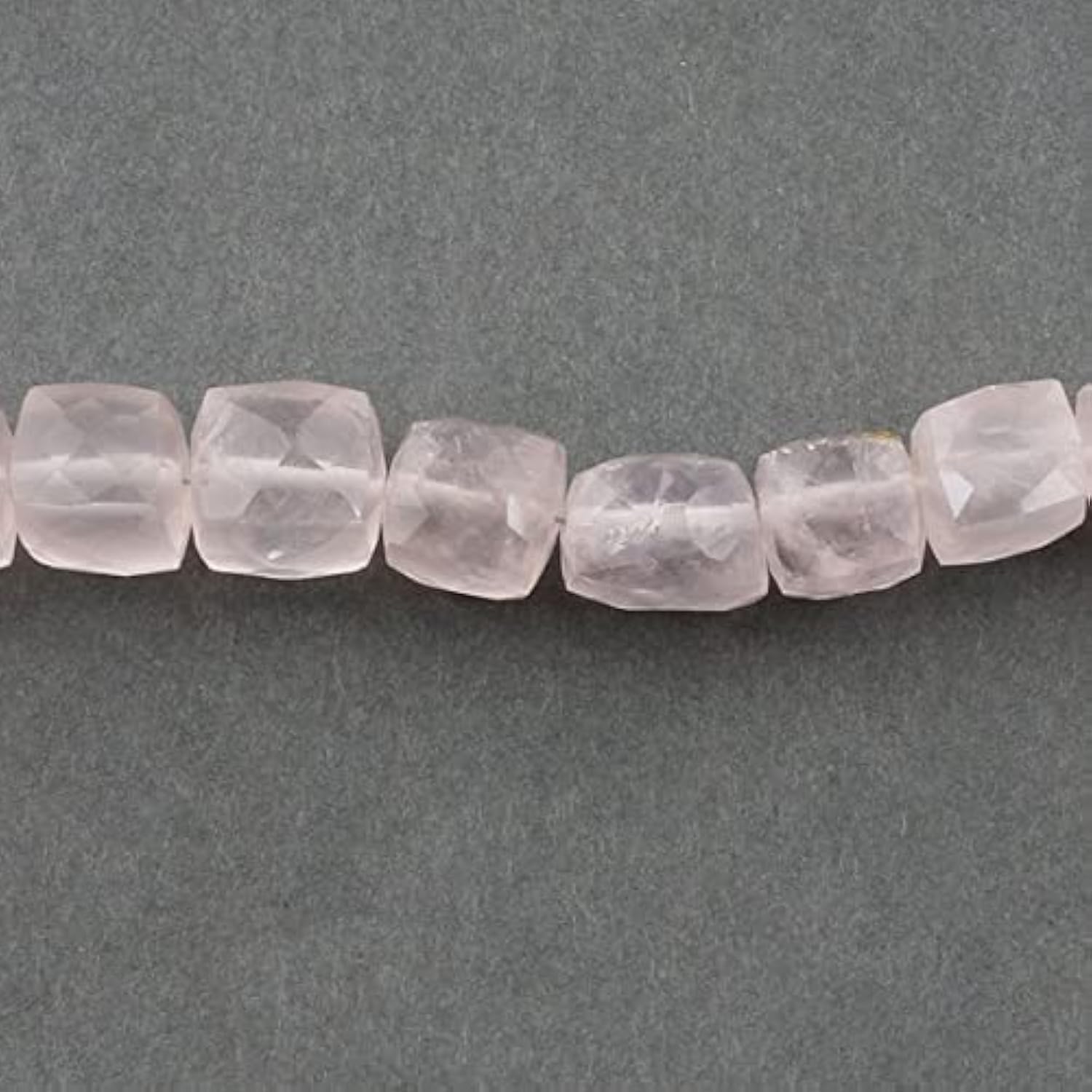 Quartz rose facetté en cubes de 9mm pour la création de bijoux raffinés SB1246