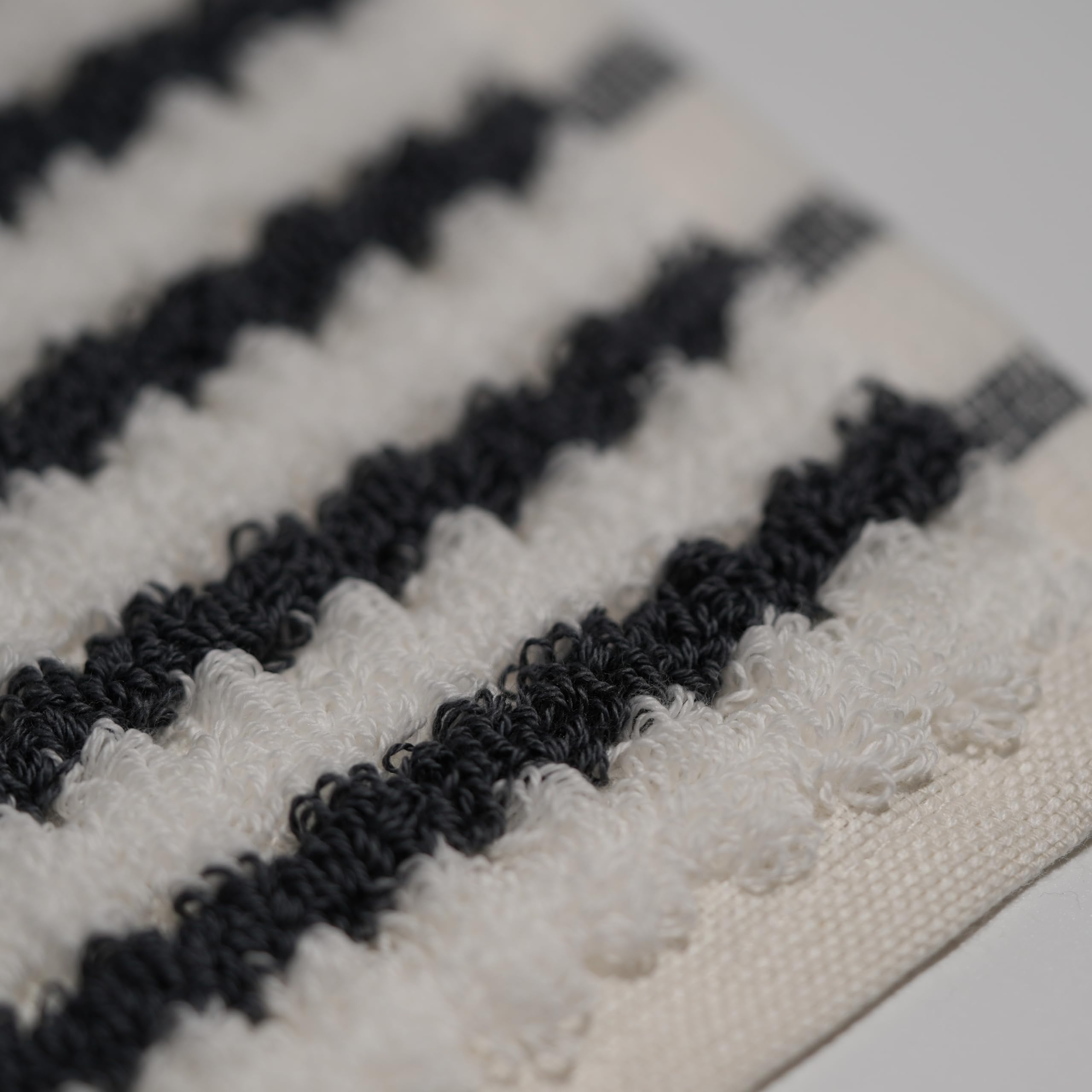 Soie Satinée - Juego de 3 toallas de mano Gaufre Tissage, colección Boutiq Home Collection, Fumé Dégradé Ivoire Rayures
