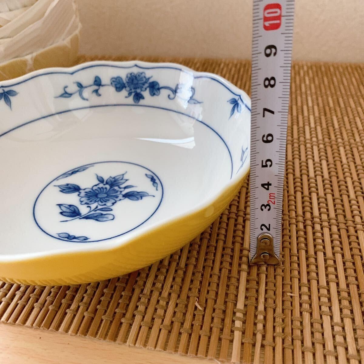 たち吉　黄地牡丹唐草　銘々皿中皿５枚　大皿盛り皿１枚　取り分け揃 新品 たち吉 黄地花唐草紋 小皿 銘々皿 取り皿 醤油皿 5枚