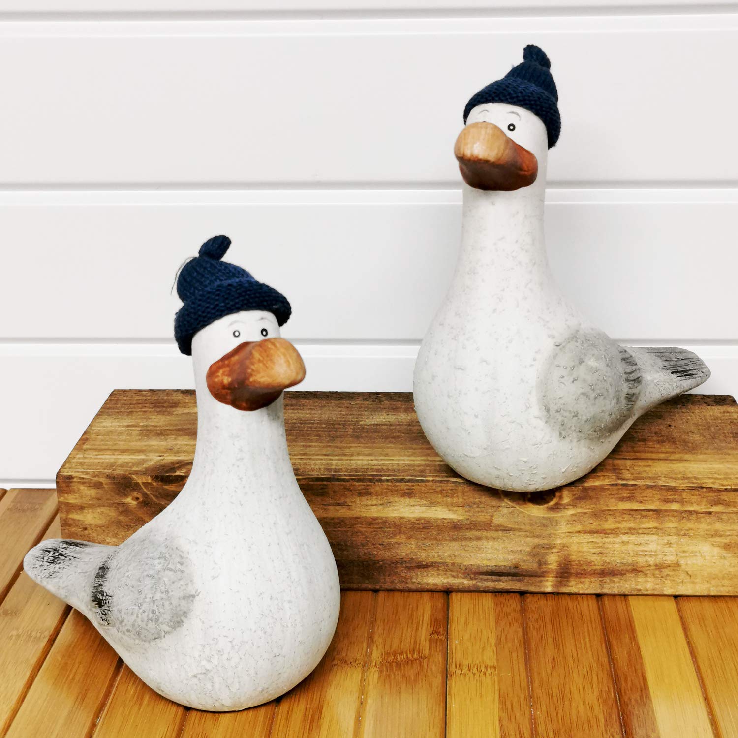 Möwe mit Strickmütze Dekofigur Hinnerk Keramik Maritim Vogel Meer Küste Strand (Gross 20cm hoch)