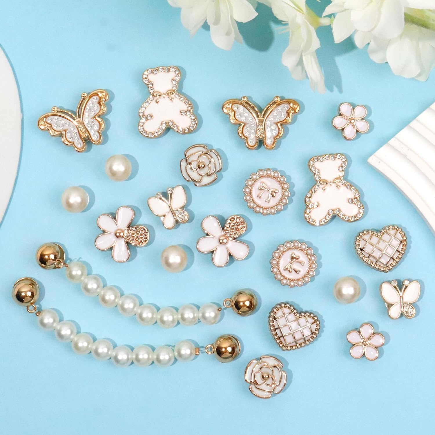 WAQYGZO 22 Pcs Bling Shoe Charms Chain Accessories for Women Pearl Flower Butterfly Clog Shoe Decoration Charms Rhinestone Shoes Charms Bling Cute Decor for Party Birthday