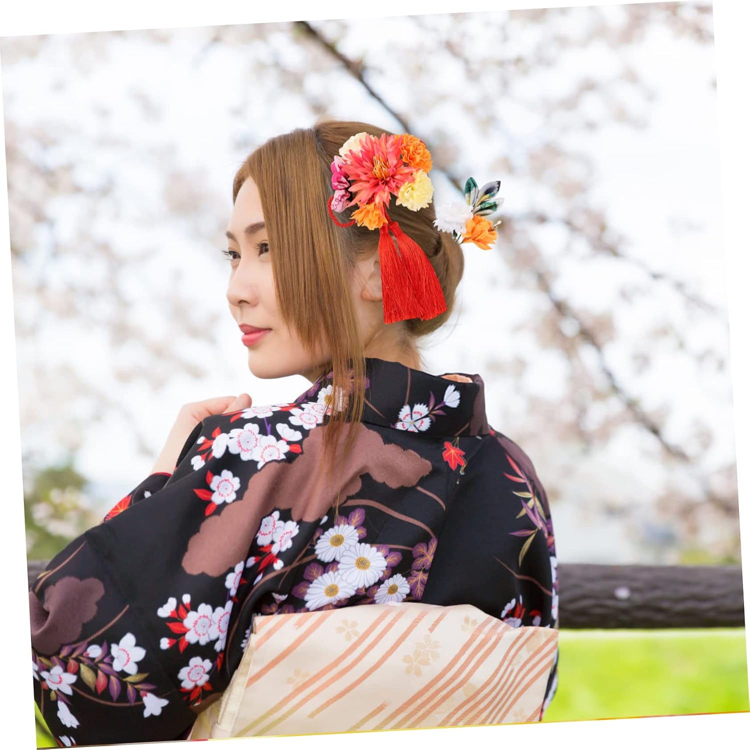 2pcs Japanese Style Flower Hair Combs Tassels Elegant Bridal Accessories for Weddings and Special Occasions Delicate Floral Design for Women Hairstyles