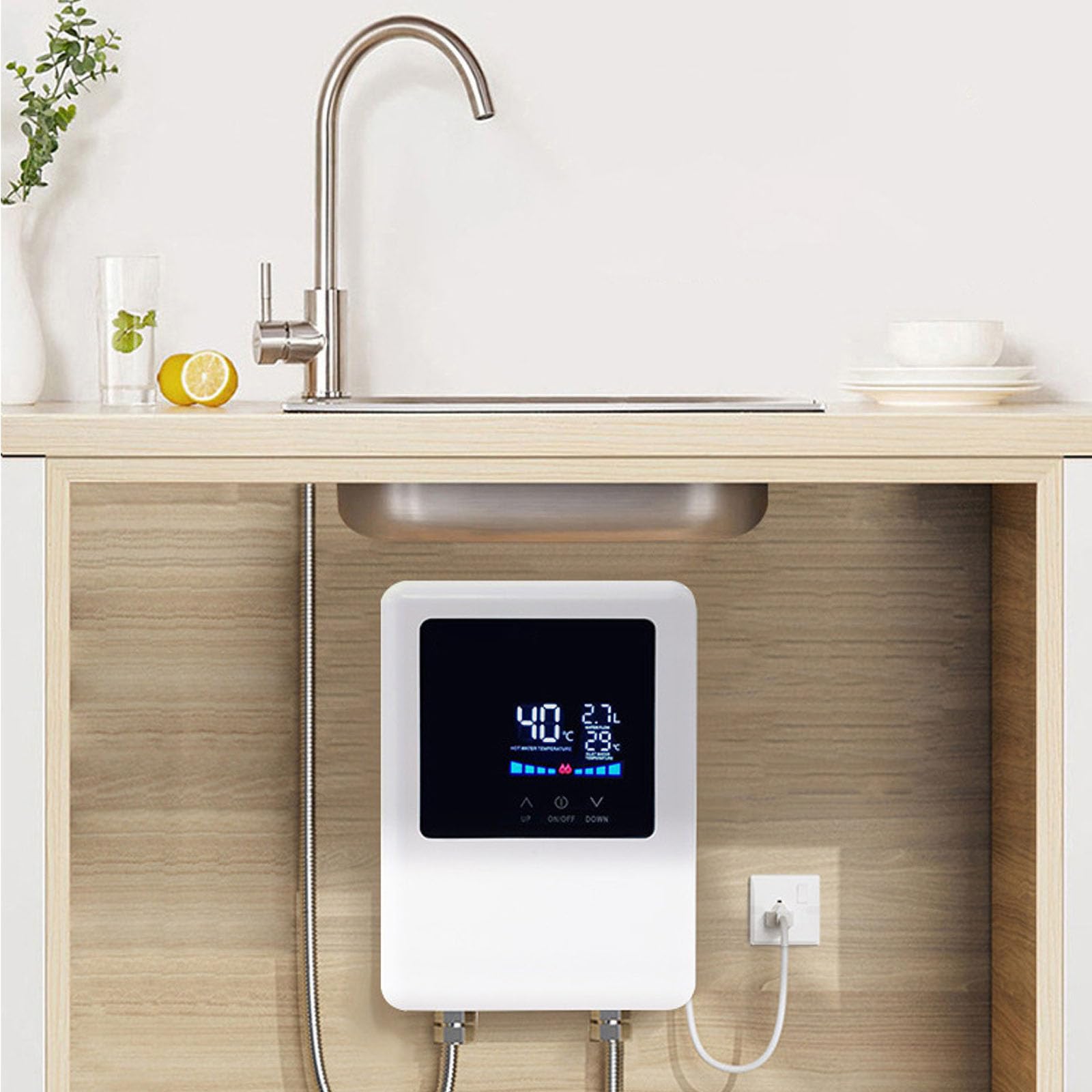 Chauffe-eau instantané compact pour une cuisine moderne