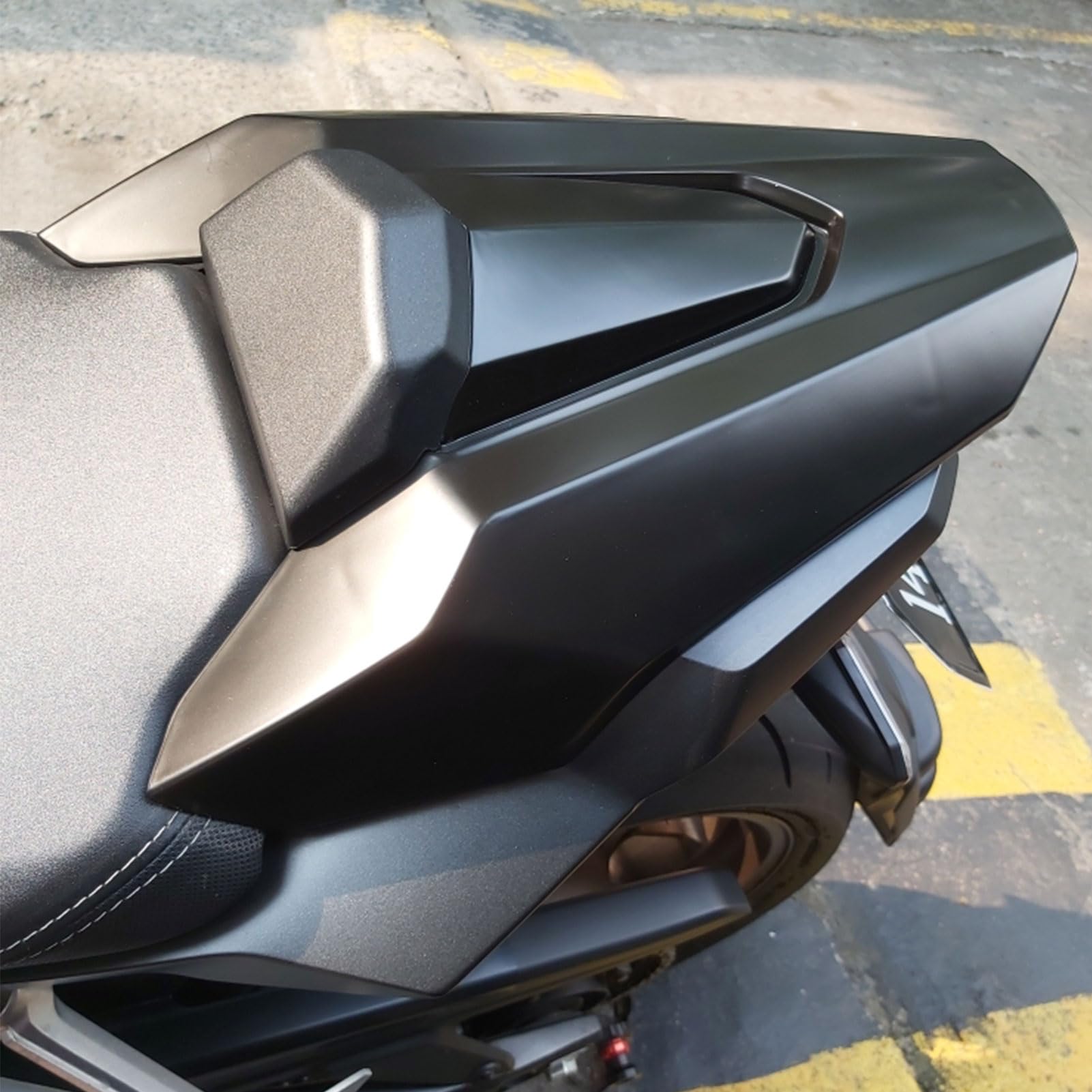 Capot de Couverture de siège de Passager arrière Compatible with CB650R CB650R CB 650R CB 650R 2019 2020 CB 650 R CB 650 R Zubehör (Noir Mat) | Sit Cover Siège passager arrière CBR 650R 2019 2020 CBR650R Accessoires de modification