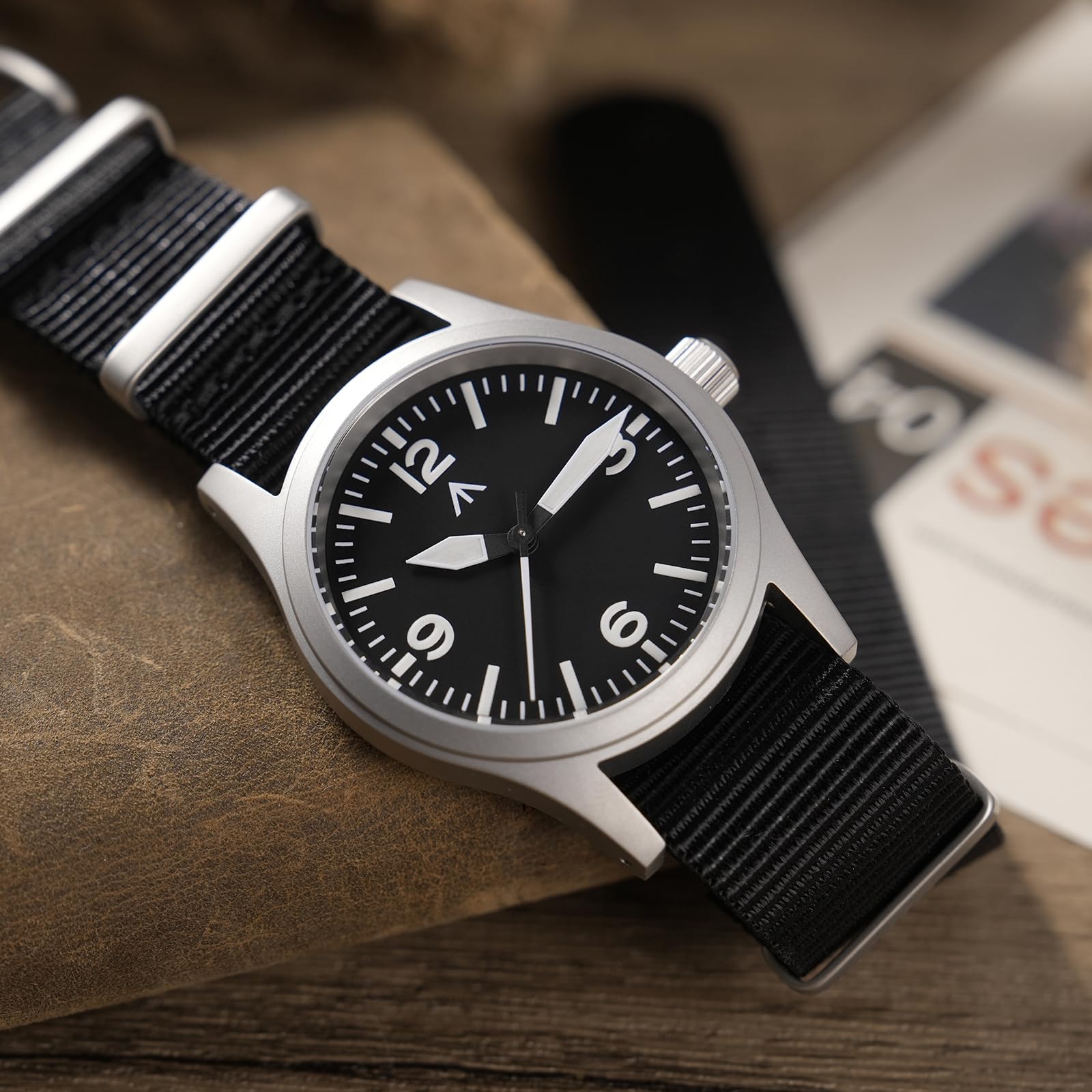 Militado ML05 VH31 - Orologio al quarzo da uomo, 38 mm, con vetro zaffiro bombato, super luminoso, stile retrò, impermeabile fino a 100 m