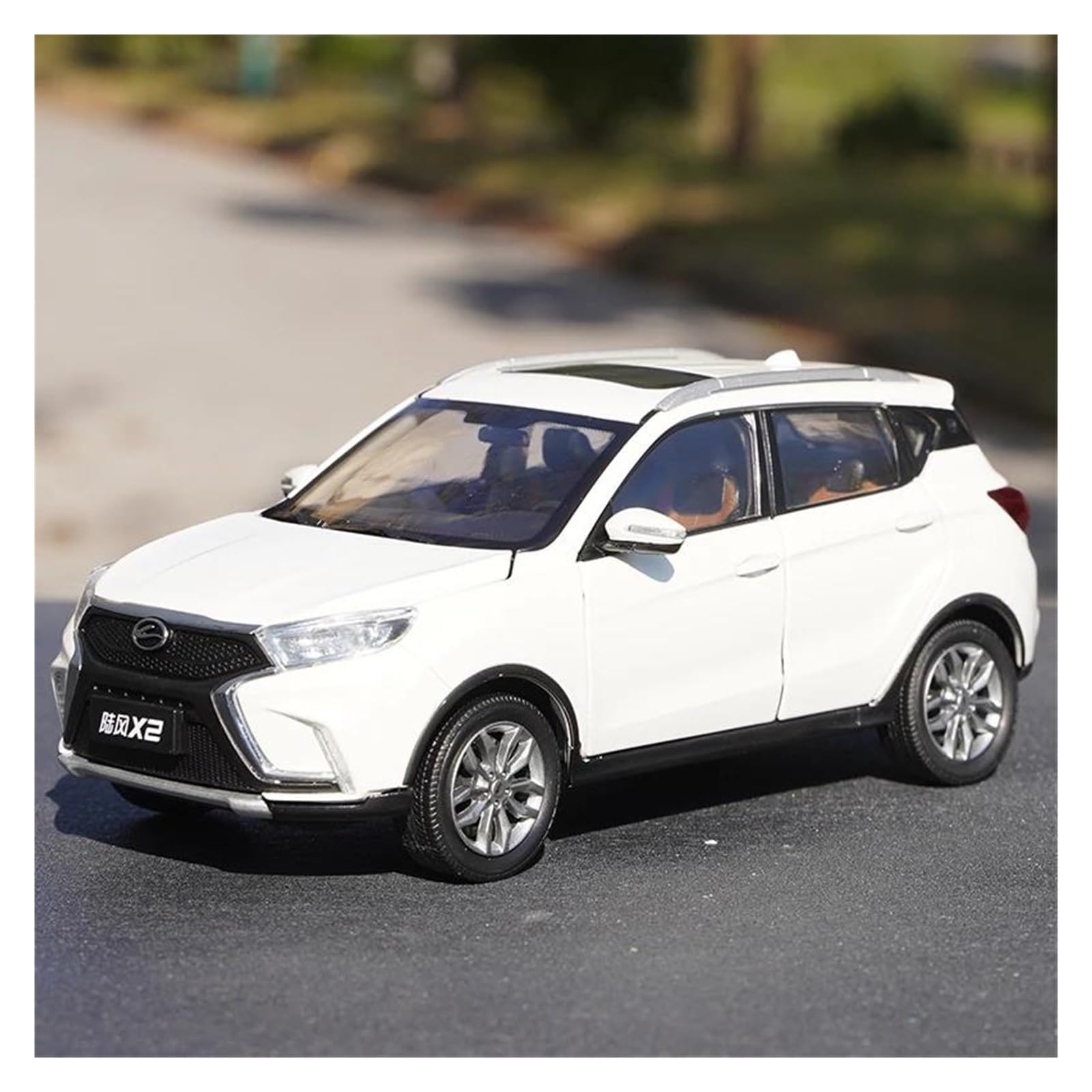 Metallo Scala Replica 1 24 per Jiangling Landwind X2 SUV modello auto in lega pressofusa collezione decorazioni per la casa Hobby Veicoli Giochi Set