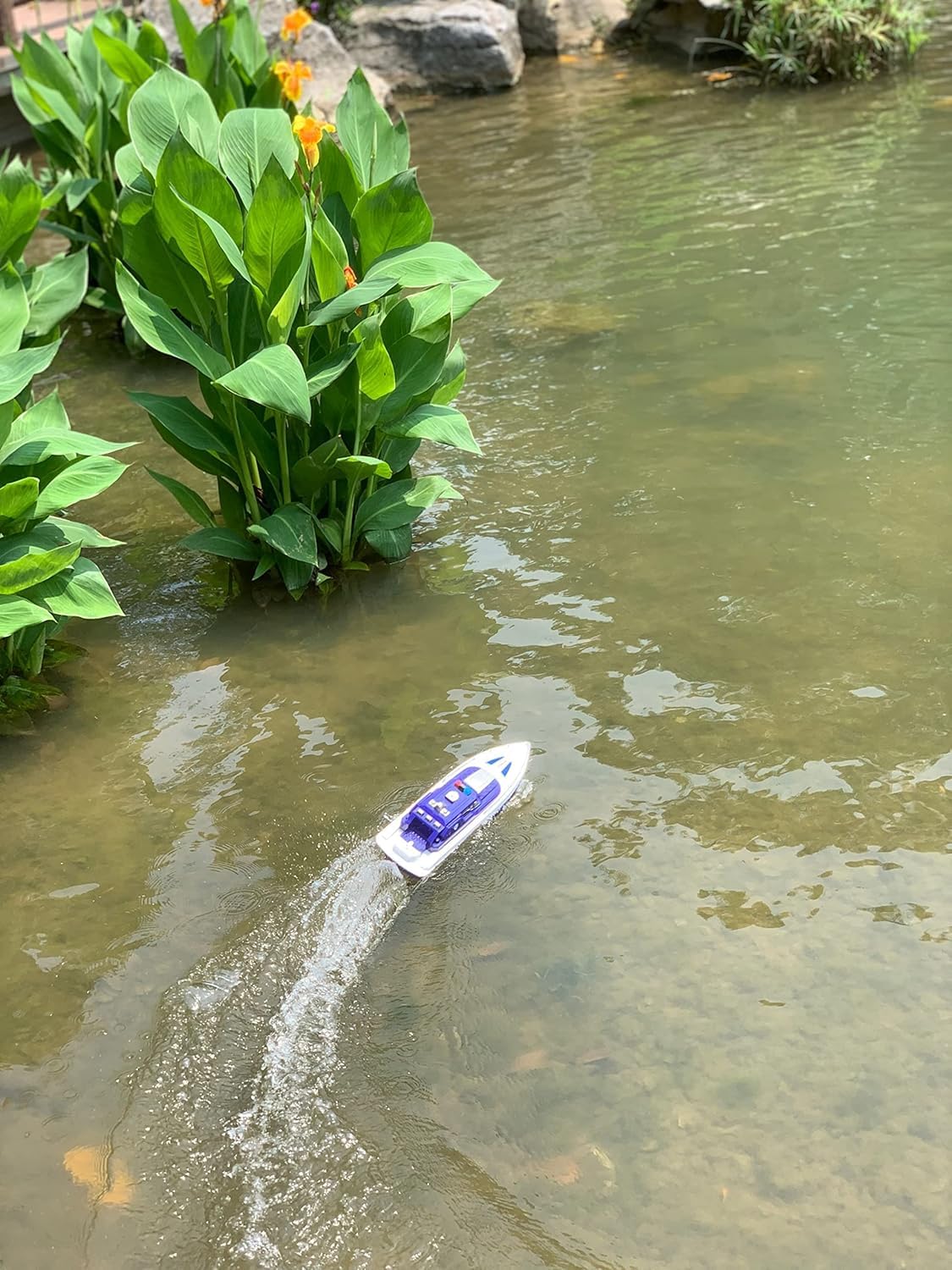 38CM RC 2.4G guardia costiera modello di nave intrattenimento estivo telecomando nave della polizia modello di intrattenimento dell'acqua, ad alta velocità 20Km/h telecomando motoscafo