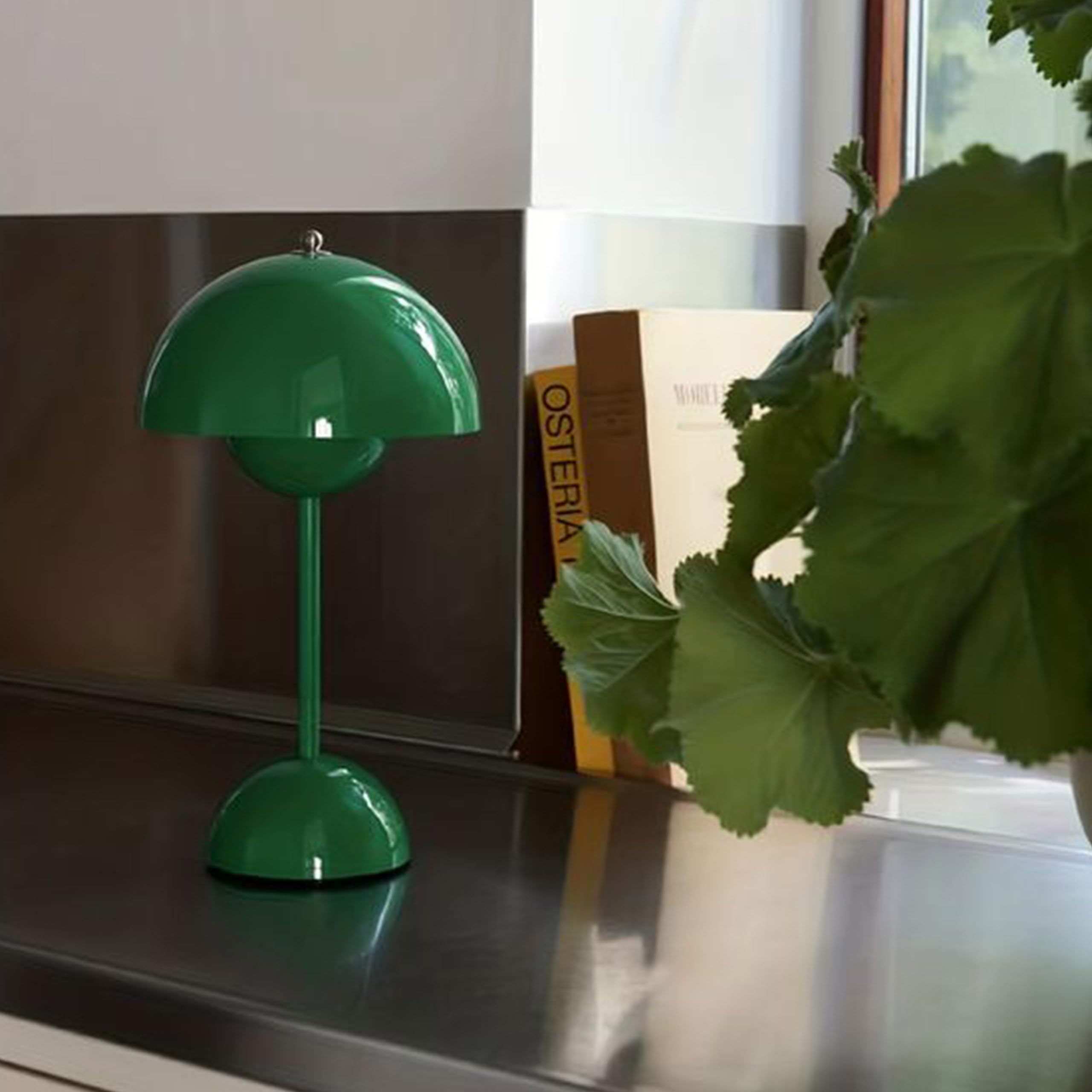 Luxio Lámpara de mesa LED Milan con forma de seta, inalámbrica, recargable de 5000 mAh, color verde, intensidad regulable y 3 temperaturas de color. IP44. Cable USB y enchufe UE incluidos.
