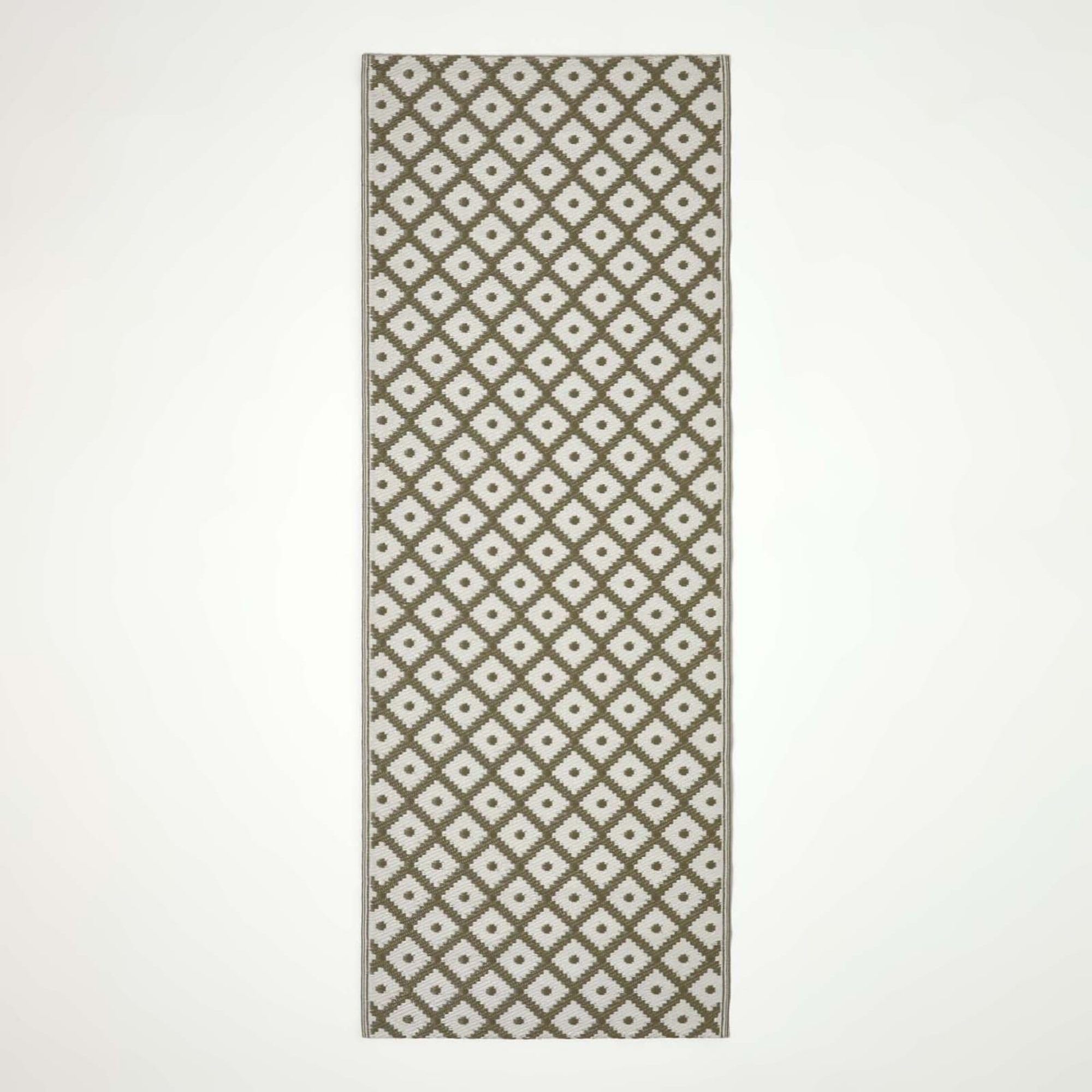 HOMESCAPES Luxury Runner Outdoor Rugs for Garden Patio Waterproof 100% Recycled Plastic Mat Carpet 75 x 200cm Reversible White & Green Geometric Rug May, Indoor/Outside & Portable, Seamless