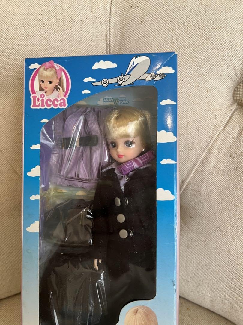 50周年記念　限定リカちゃん サンリオ」リカちゃんがハローキティ誕生50周年をお祝い♪ 特別