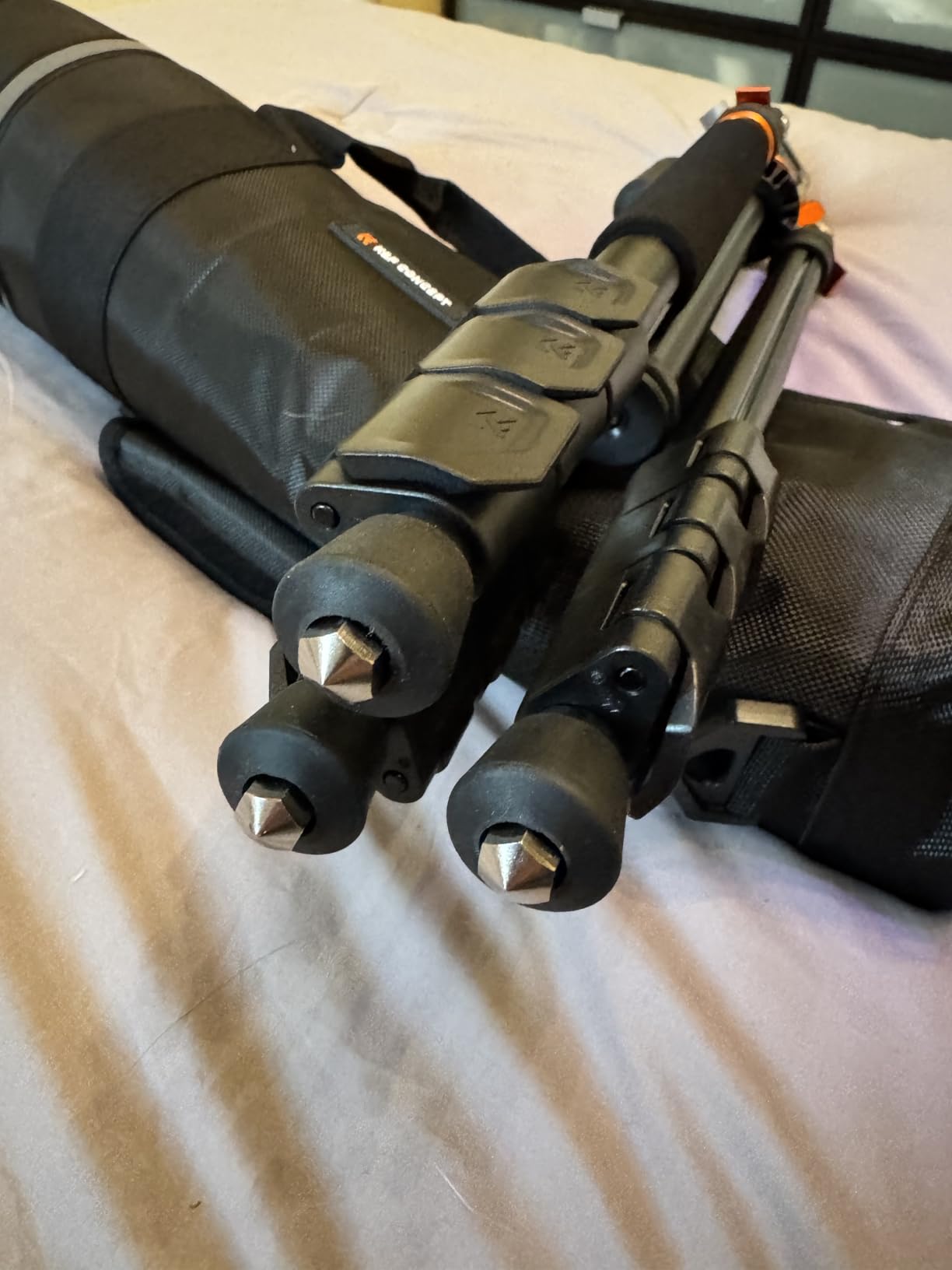 Quite a nice and light tripod.