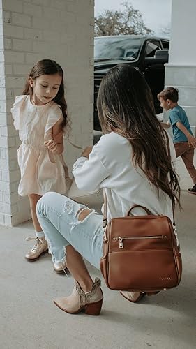 Miniatura 6 de YUUMA Mini mochila para pañales  Mujeres y mamás  Pequeña mochila de cuero vegano  Ligero y compacto (canela)