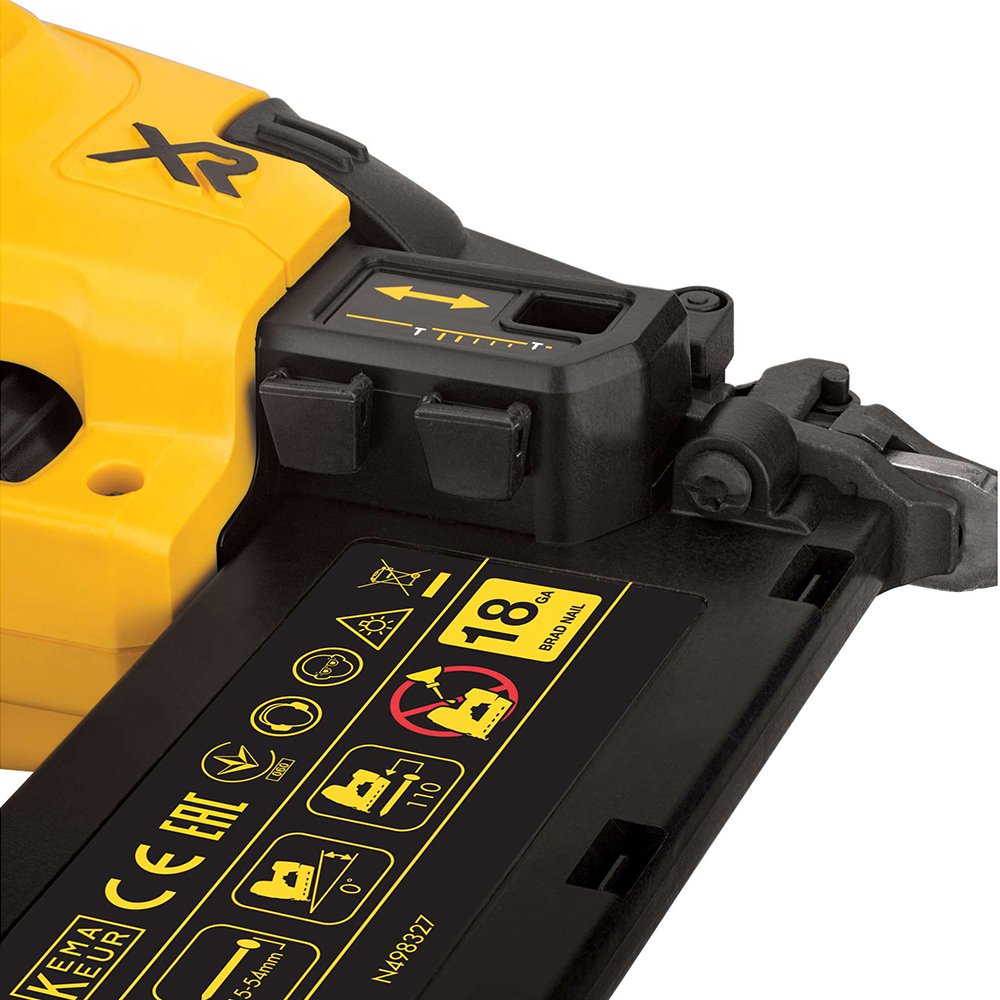 Cloueur de finition 18V 2.0Ah DEWALT - 2 batteries + chargeur + coffret - DCN680D2